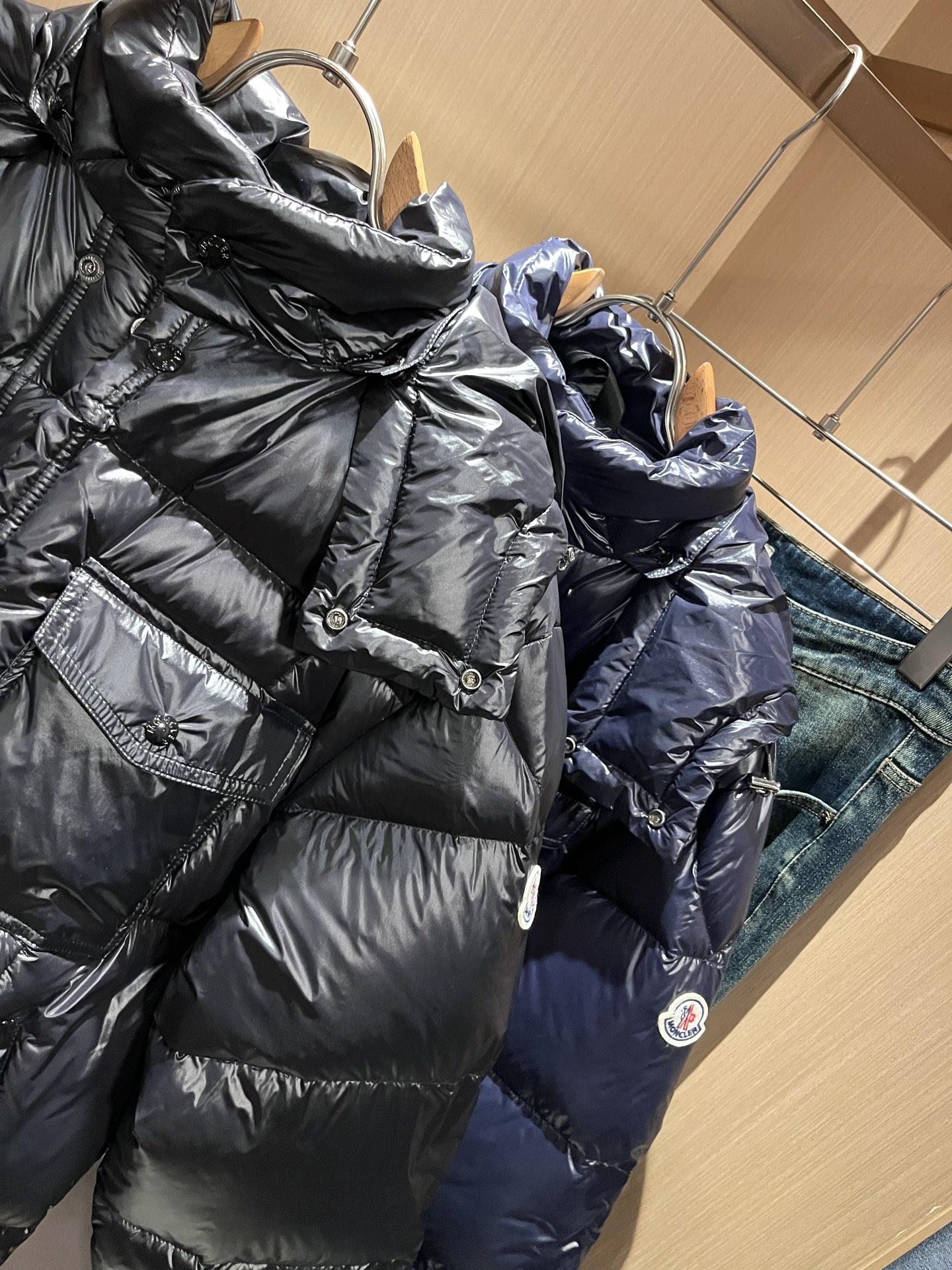 Mon*ler蒙口 2025秋冬新款男女同款👫羽绒服 ！年度的压轴款登场...匠心技艺于一身的经典款.高