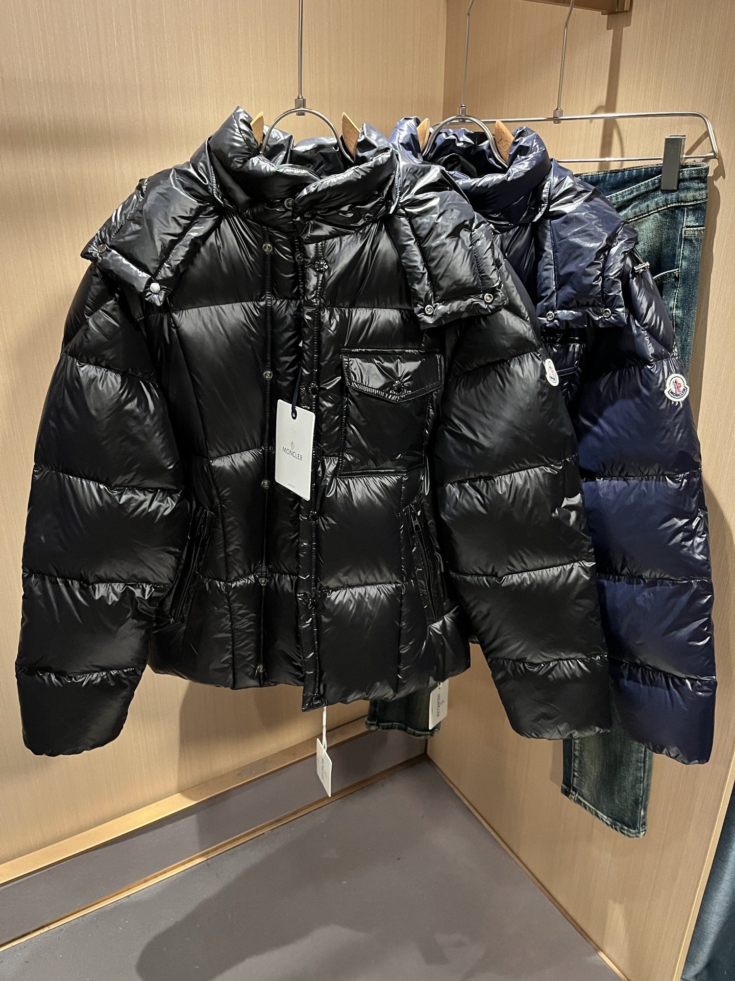 Mon*ler蒙口 2025秋冬新款男女同款👫羽绒服 ！年度的压轴款登场...匠心技艺于一身的经典款.高