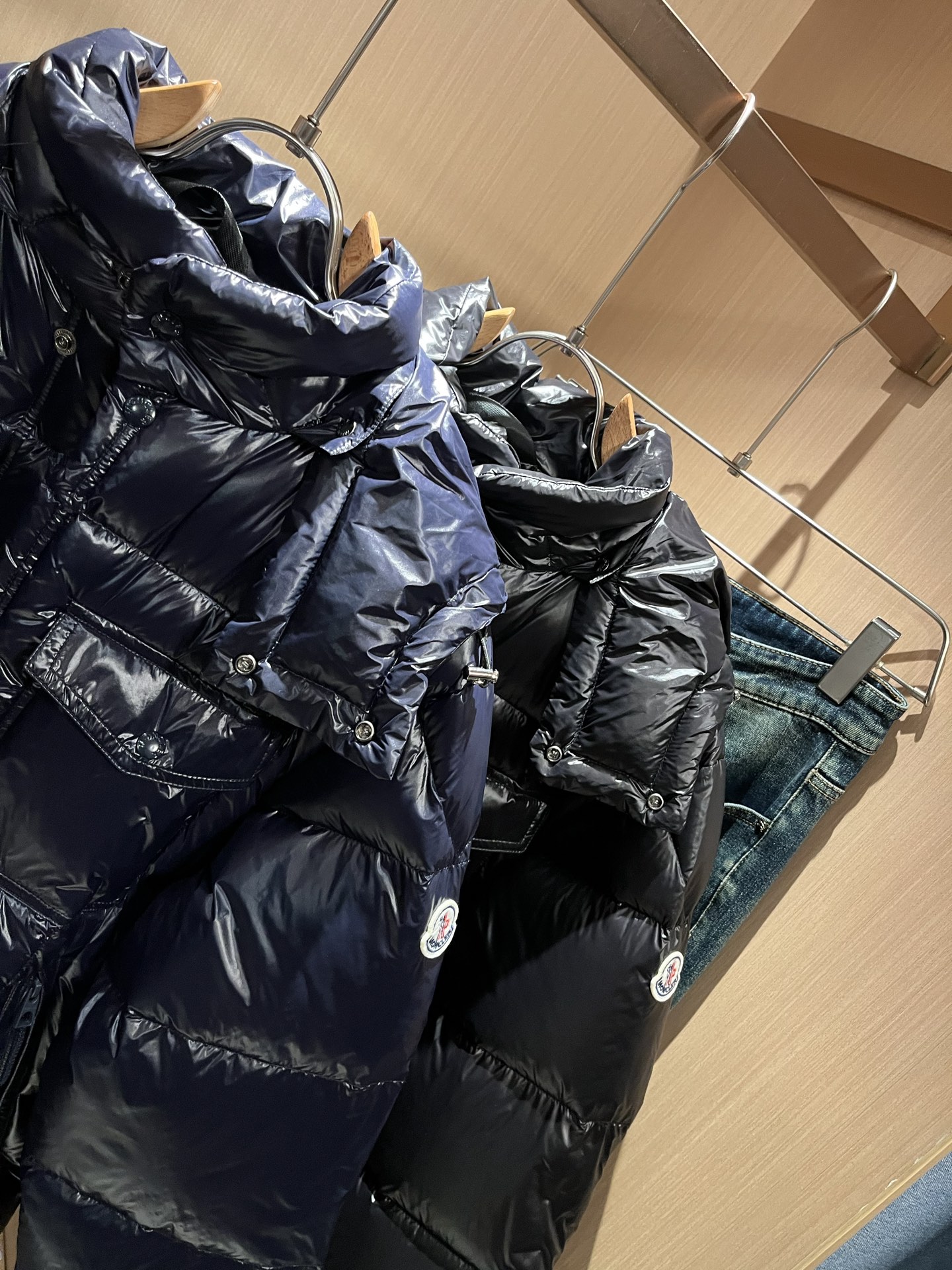 Mon*ler蒙口 2025秋冬新款男女同款👫羽绒服 ！年度的压轴款登场...匠心技艺于一身的经典款.高