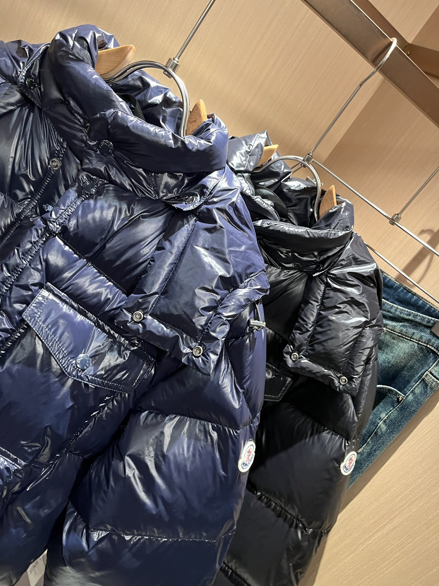 Mon*ler蒙口 2025秋冬新款男女同款👫羽绒服 ！年度的压轴款登场...匠心技艺于一身的经典款.高