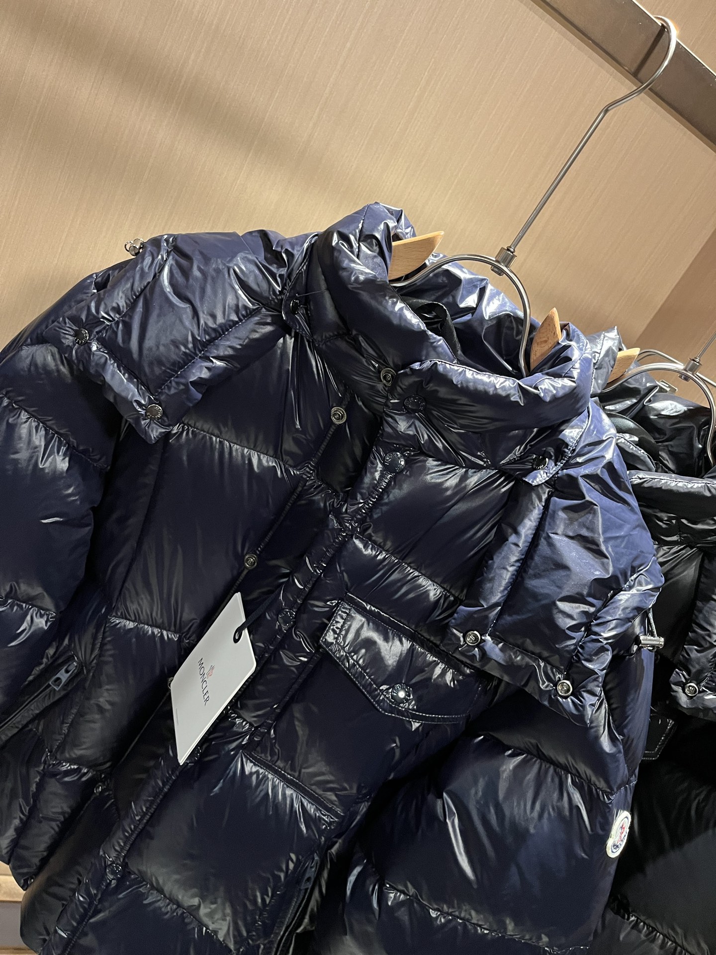 Mon*ler蒙口 2025秋冬新款男女同款👫羽绒服 ！年度的压轴款登场...匠心技艺于一身的经典款.高