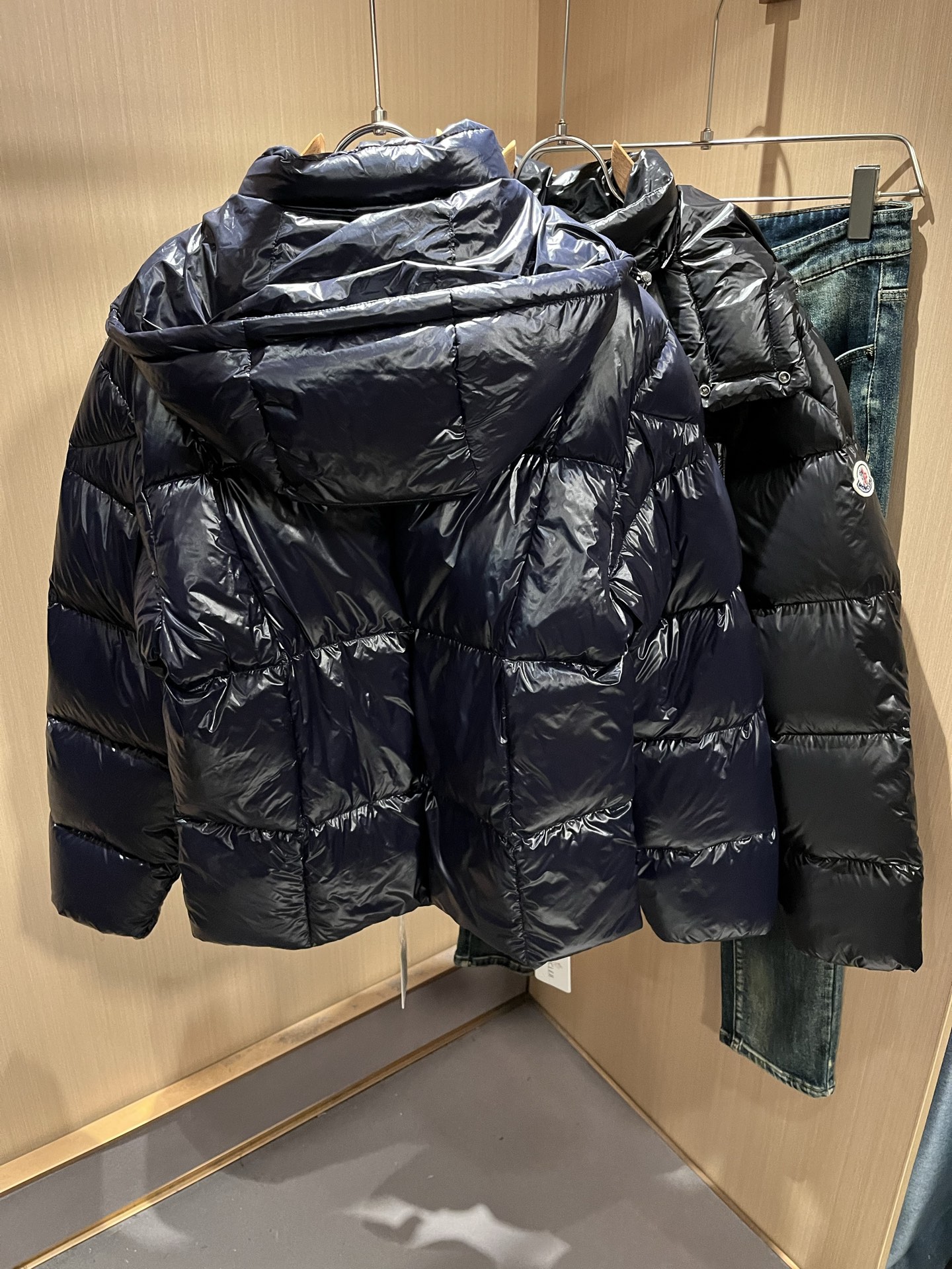 Mon*ler蒙口 2025秋冬新款男女同款👫羽绒服 ！年度的压轴款登场...匠心技艺于一身的经典款.高