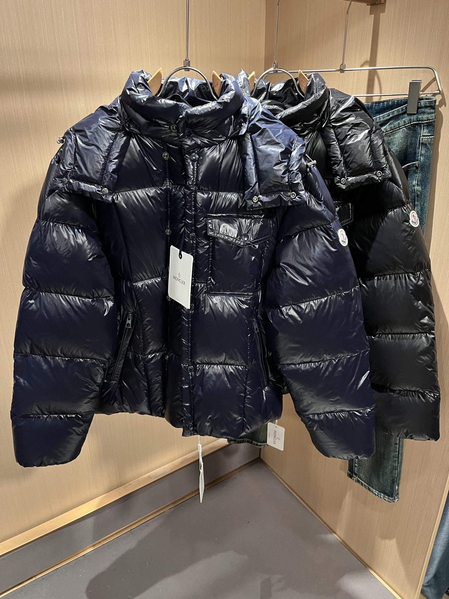 Mon*ler蒙口 2025秋冬新款男女同款👫羽绒服 ！年度的压轴款登场...匠心技艺于一身的经典款.高