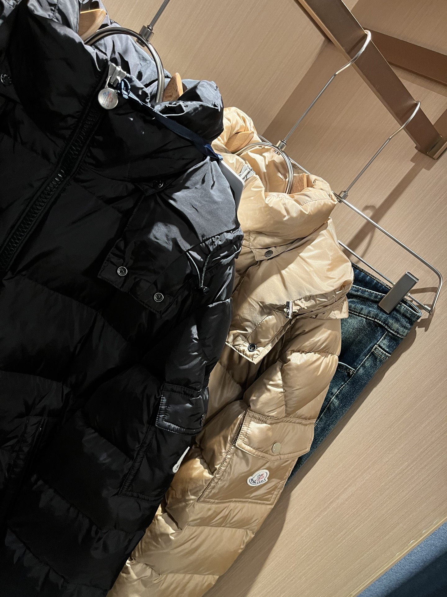 Mon*ler蒙口 2025秋冬新款男女同款👫羽绒服 ！年度的压轴款登场...匠心技艺于一身的经典款.高