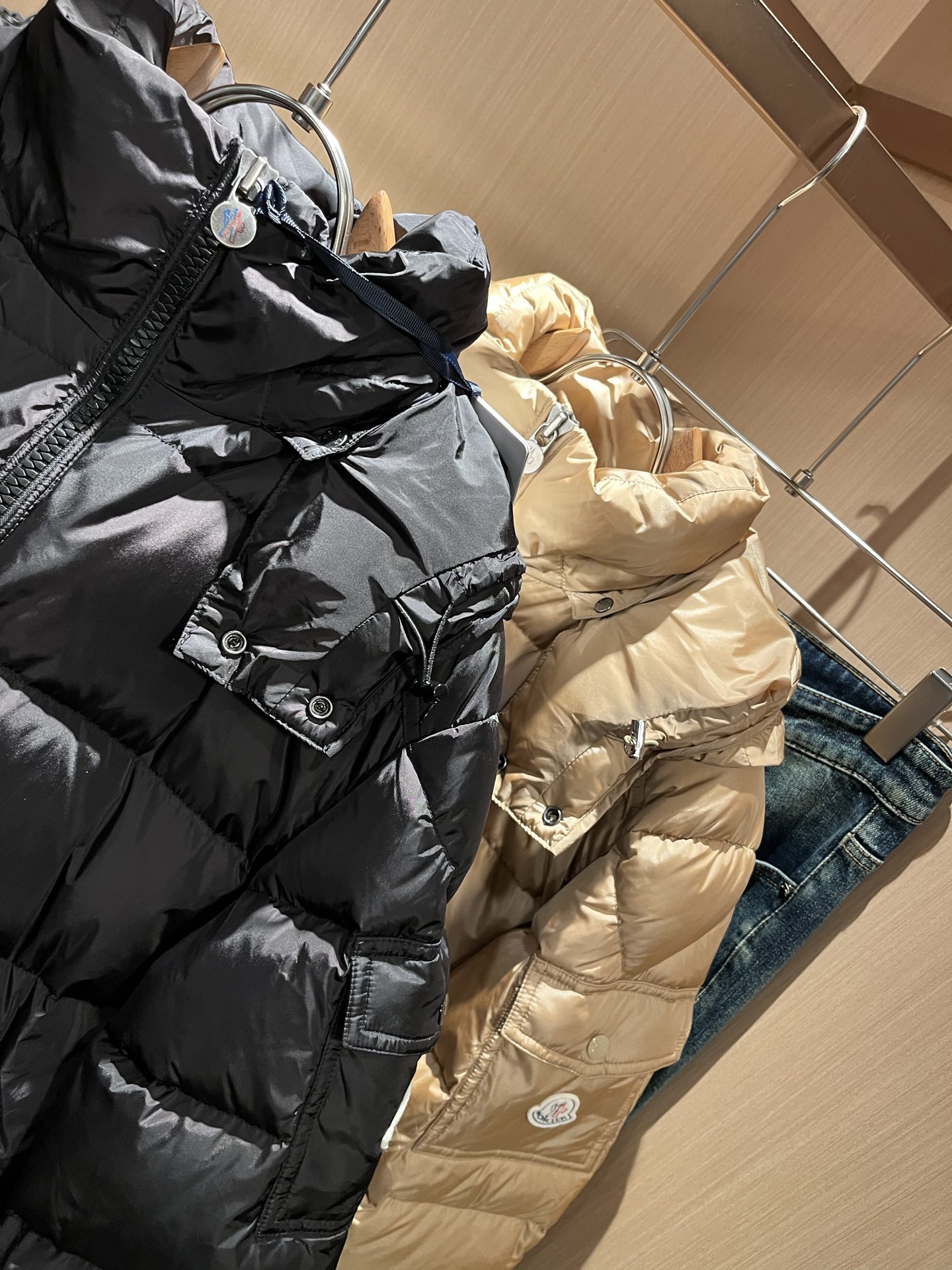 Mon*ler蒙口 2025秋冬新款男女同款👫羽绒服 ！年度的压轴款登场...匠心技艺于一身的经典款.高