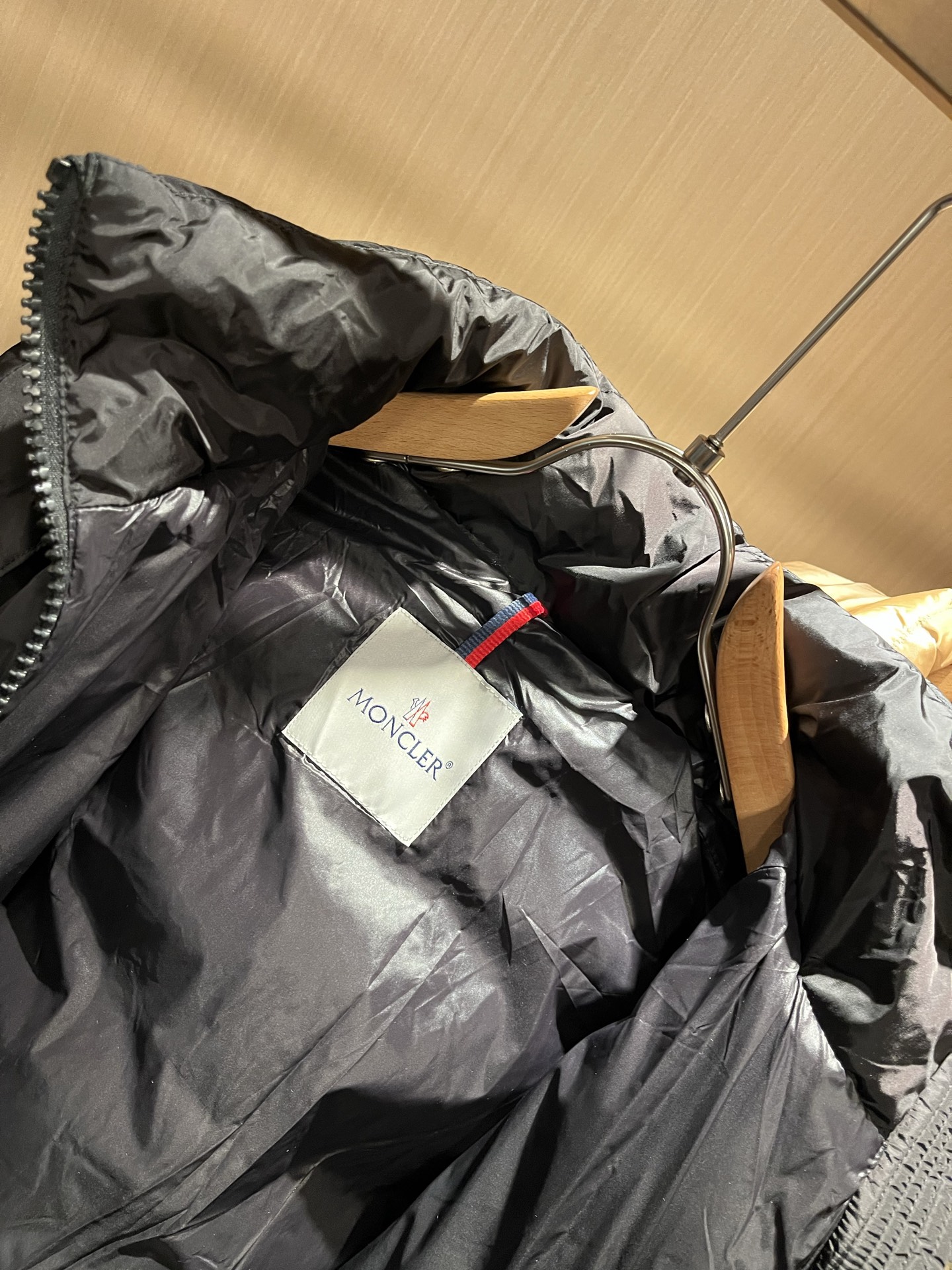 Mon*ler蒙口 2025秋冬新款男女同款👫羽绒服 ！年度的压轴款登场...匠心技艺于一身的经典款.高