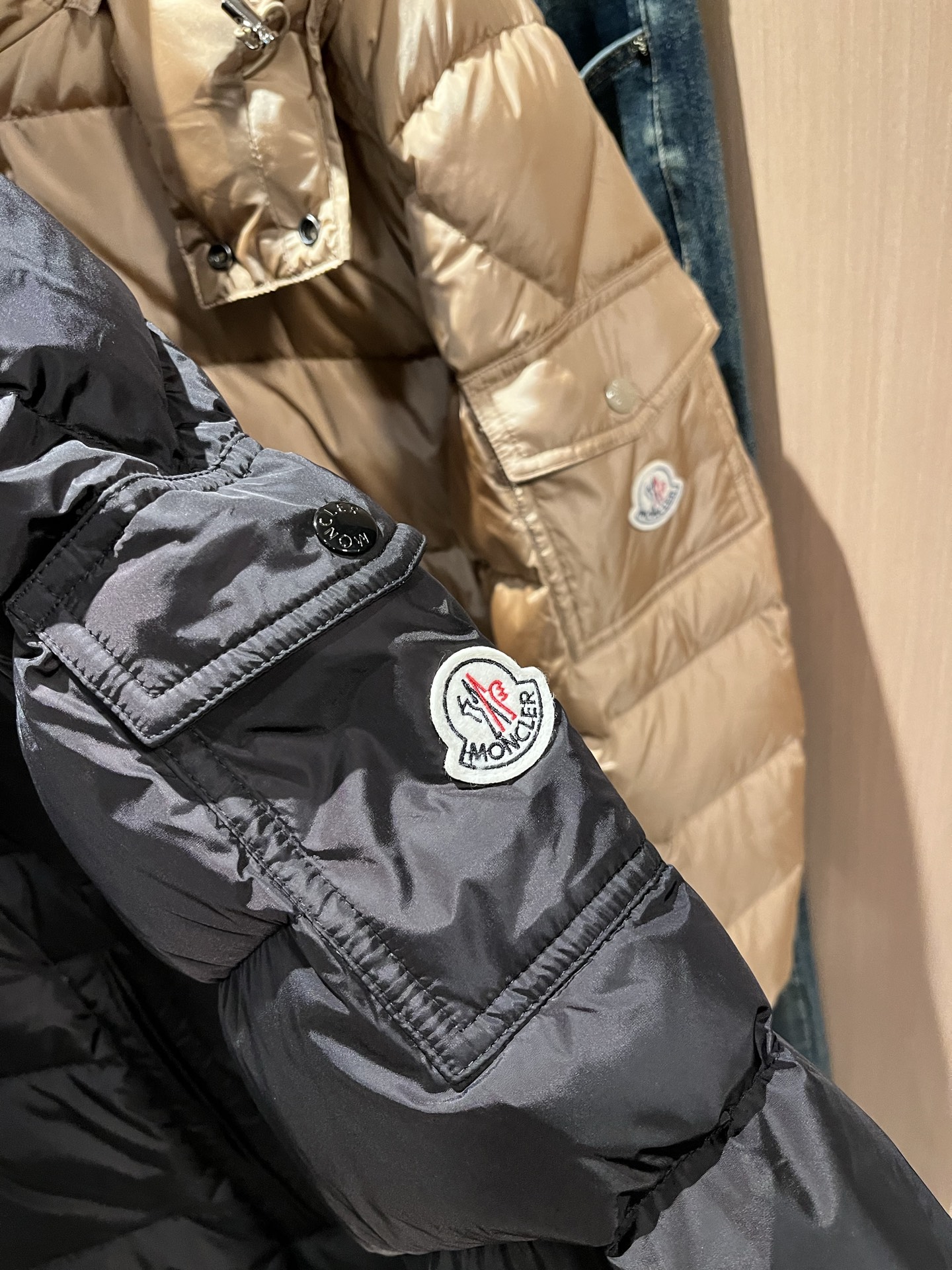 Mon*ler蒙口 2025秋冬新款男女同款👫羽绒服 ！年度的压轴款登场...匠心技艺于一身的经典款.高