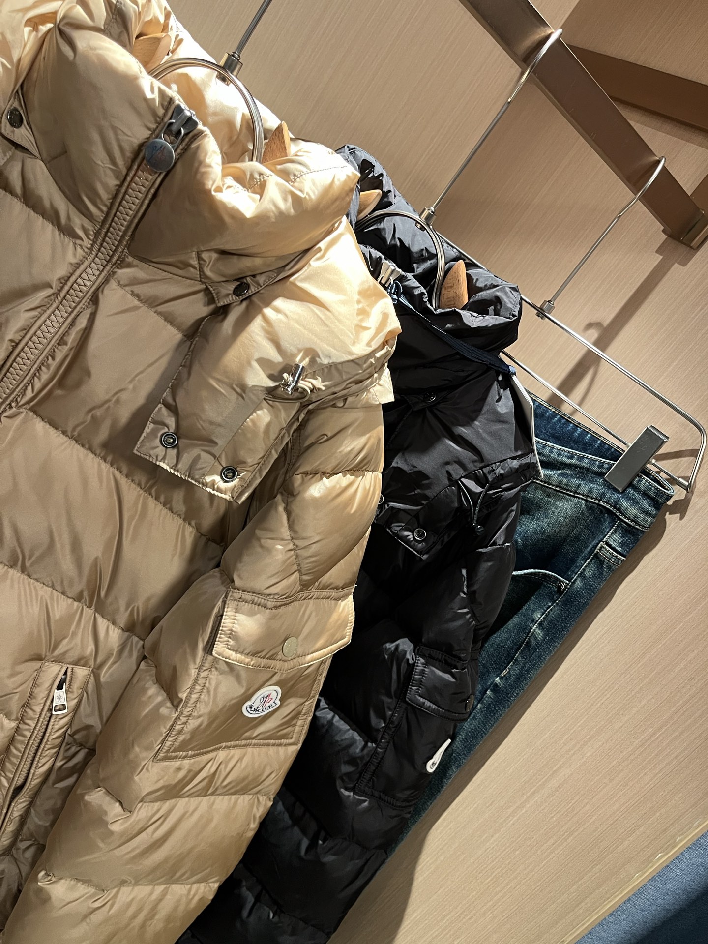 Mon*ler蒙口 2025秋冬新款男女同款👫羽绒服 ！年度的压轴款登场...匠心技艺于一身的经典款.高