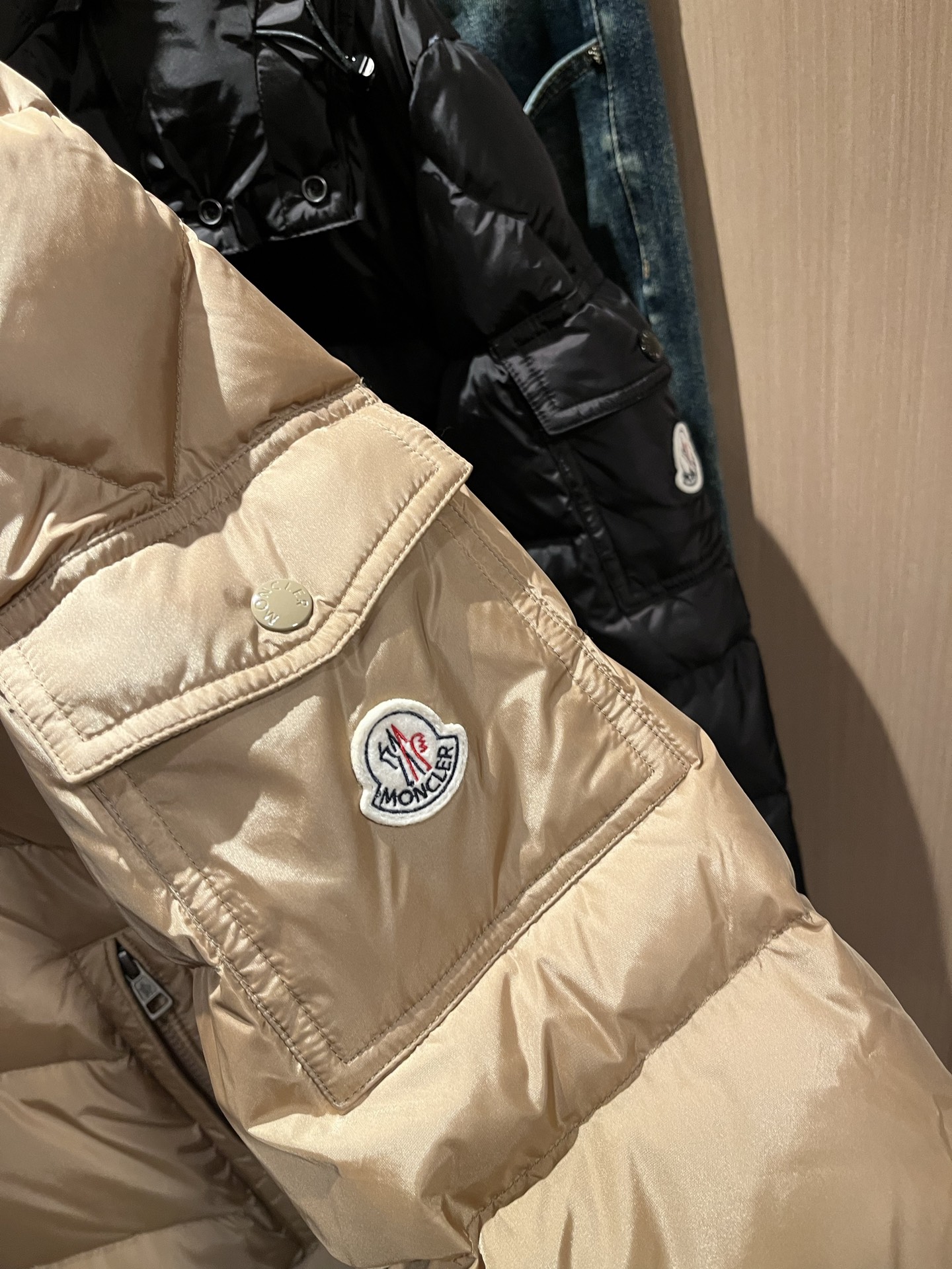 Mon*ler蒙口 2025秋冬新款男女同款👫羽绒服 ！年度的压轴款登场...匠心技艺于一身的经典款.高