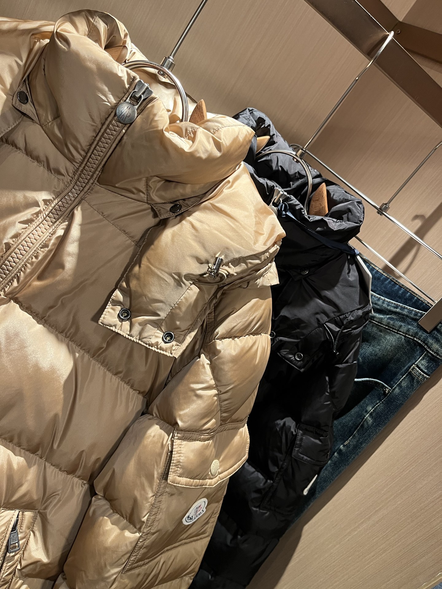 Mon*ler蒙口 2025秋冬新款男女同款👫羽绒服 ！年度的压轴款登场...匠心技艺于一身的经典款.高