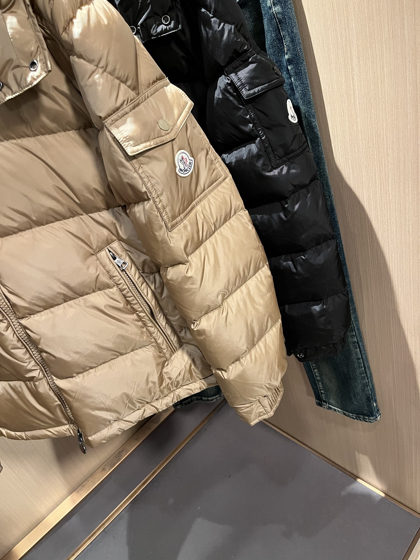 Mon*ler蒙口 2025秋冬新款男女同款👫羽绒服 ！年度的压轴款登场...匠心技艺于一身的经典款.高