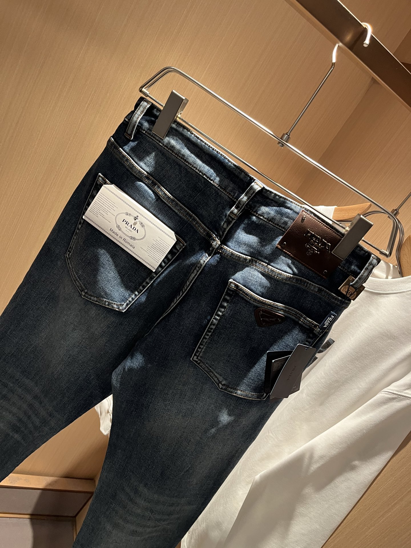 PRA*DA 普拉达 2025秋冬新品发售！牛仔高级百搭实用主义不哗众取宠！港澳台地区限定款！！立体裁剪