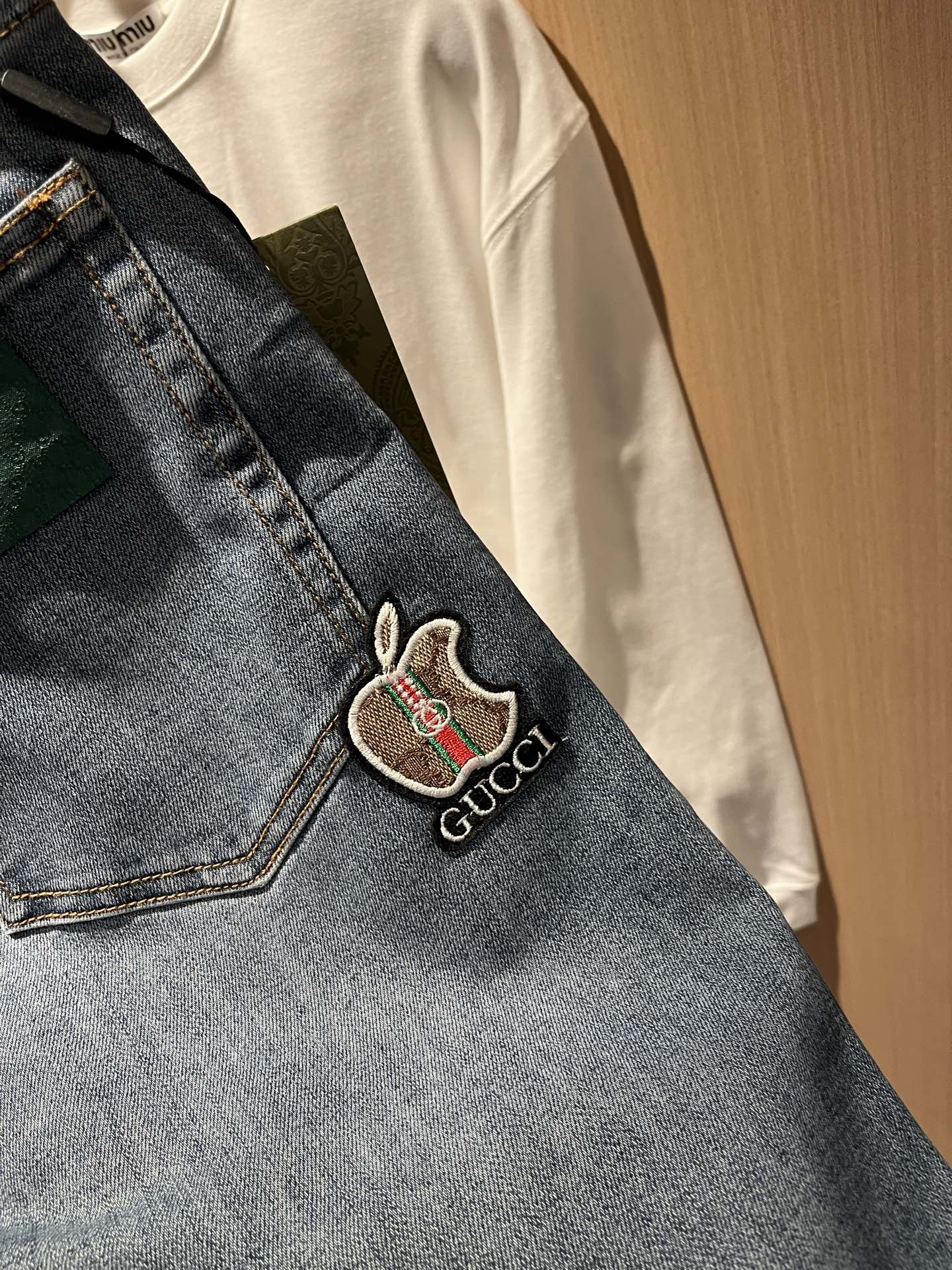 Guc*古奇 2025秋冬新品男士高端休闲百搭四季通勤修身剪裁牛仔裤！对于粉丝来说，这样大气的经典设计足