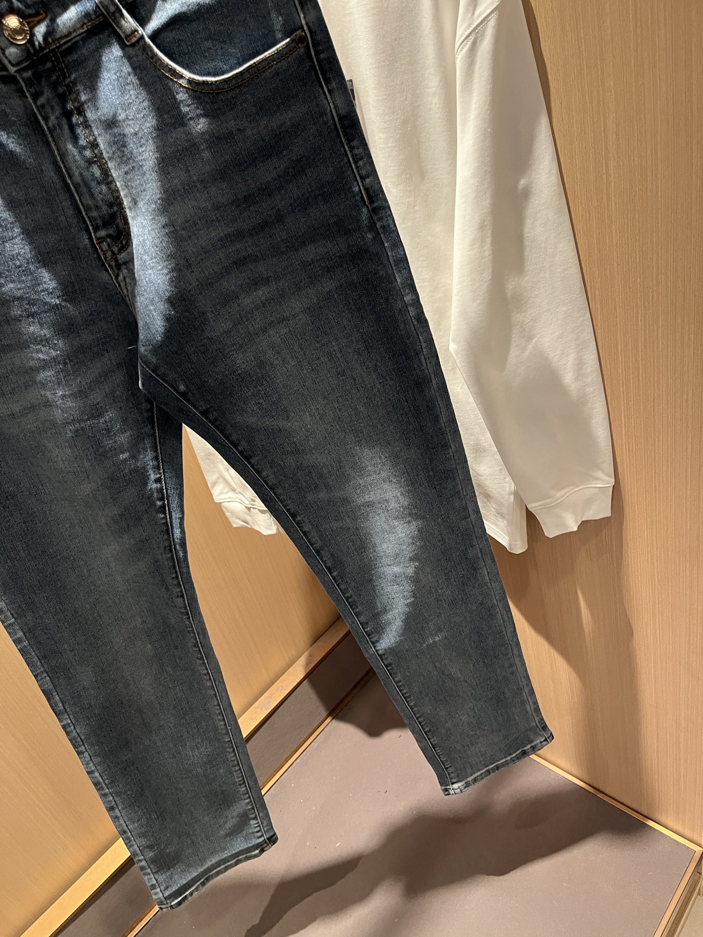 Guc*古奇 2025秋冬新品男士高端休闲百搭四季通勤修身剪裁牛仔裤！对于粉丝来说，这样大气的经典设计足