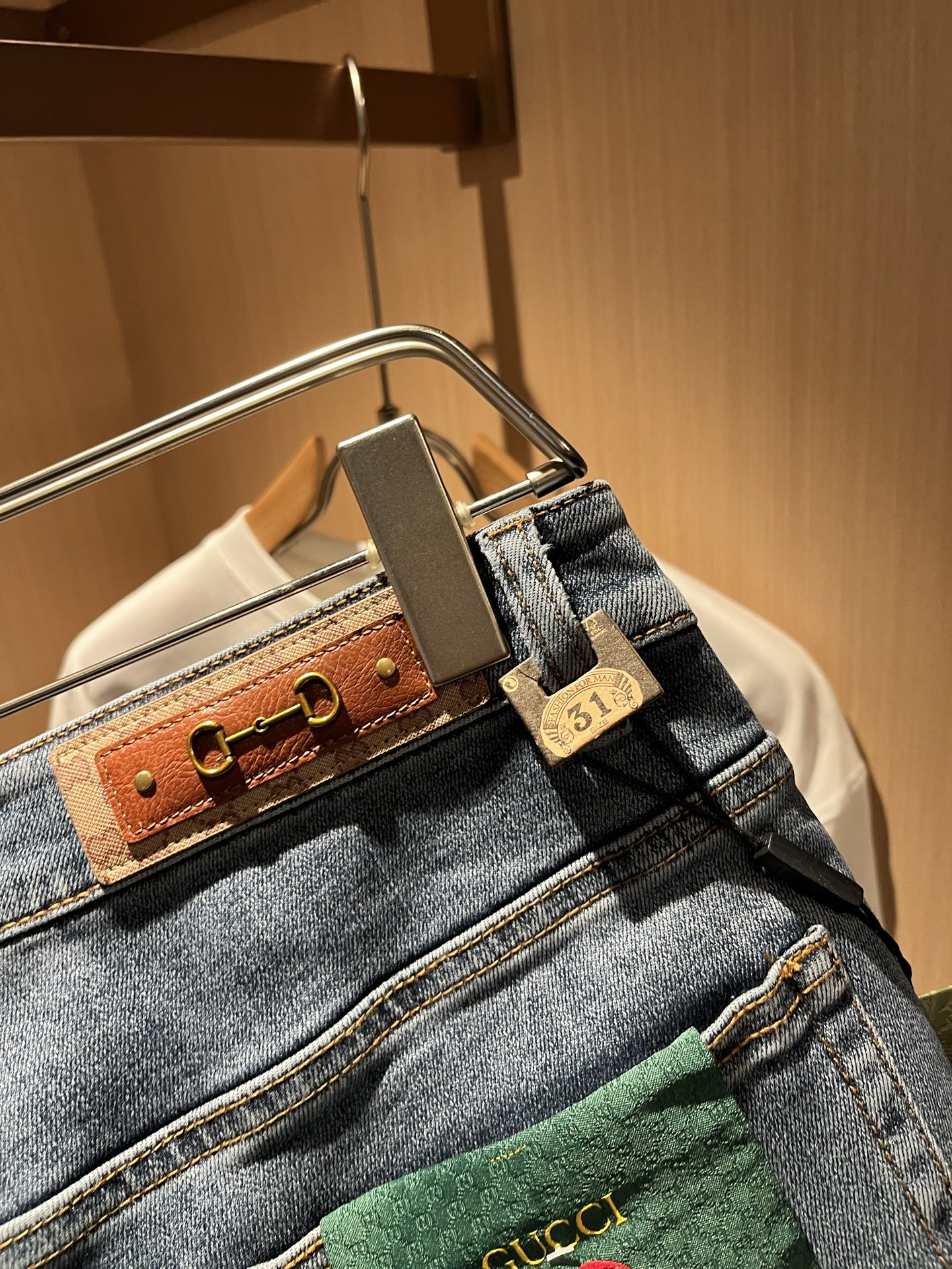 Guc*古奇 2025秋冬新品男士高端休闲百搭四季通勤修身剪裁牛仔裤！对于粉丝来说，这样大气的经典设计足