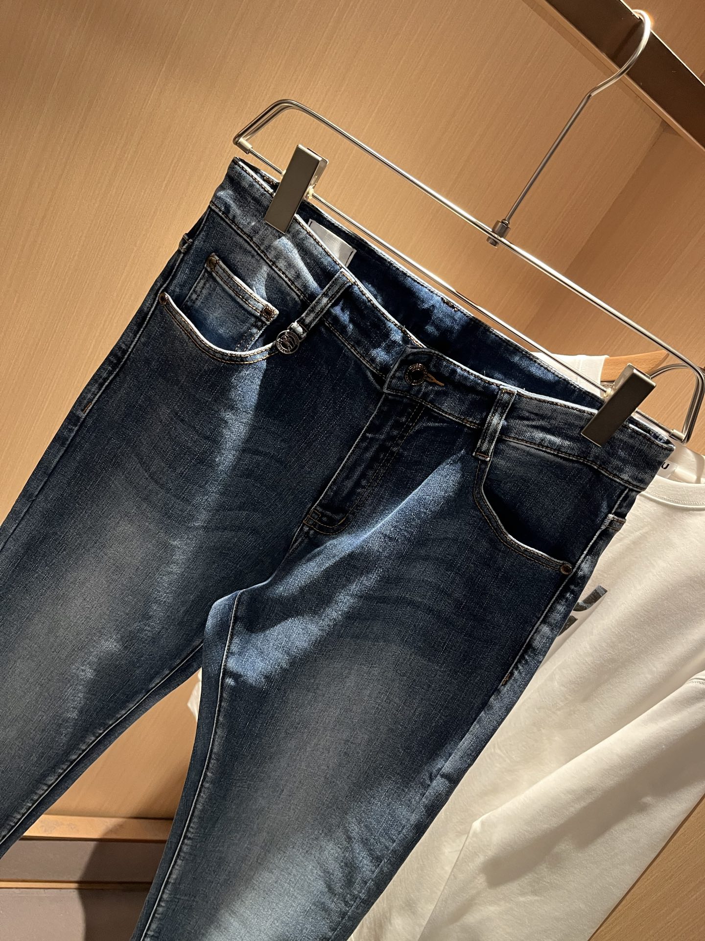 BURBER*Y巴*莉 2025秋冬新品男士高端休闲百搭牛仔裤！对于BUR粉丝来说，这样大气的经典设计足