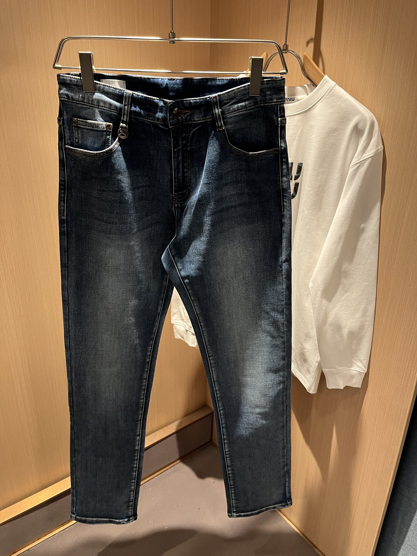 BURBER*Y巴*莉 2025秋冬新品男士高端休闲百搭牛仔裤！对于BUR粉丝来说，这样大气的经典设计足