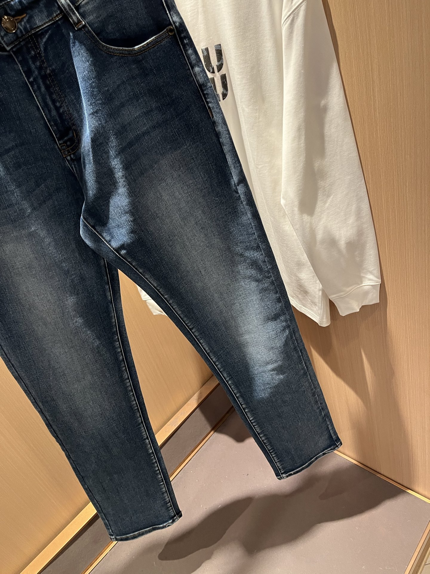 BURBER*Y巴*莉 2025秋冬新品男士高端休闲百搭牛仔裤！对于BUR粉丝来说，这样大气的经典设计足