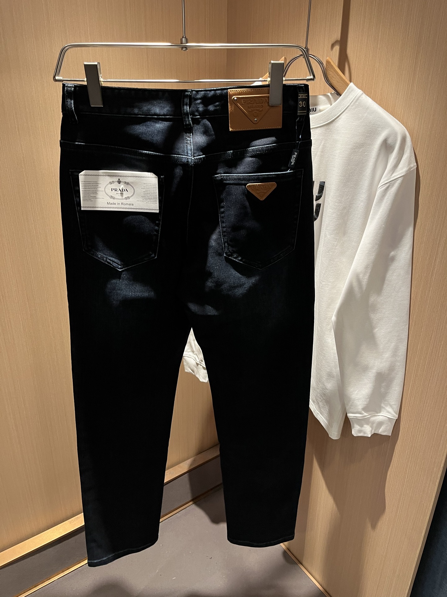 PRA*DA 普拉达 2025秋冬新品发售！牛仔高级百搭实用主义不哗众取宠！港澳台地区限定款！！立体裁剪