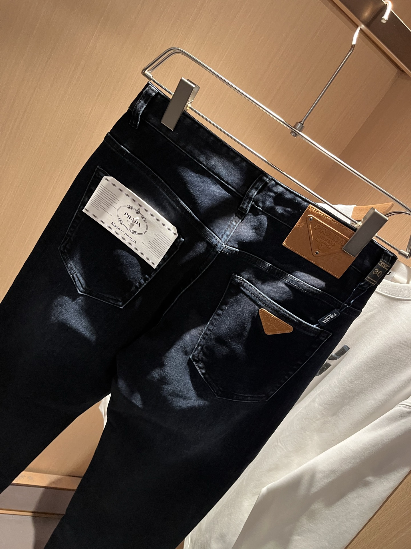 PRA*DA 普拉达 2025秋冬新品发售！牛仔高级百搭实用主义不哗众取宠！港澳台地区限定款！！立体裁剪