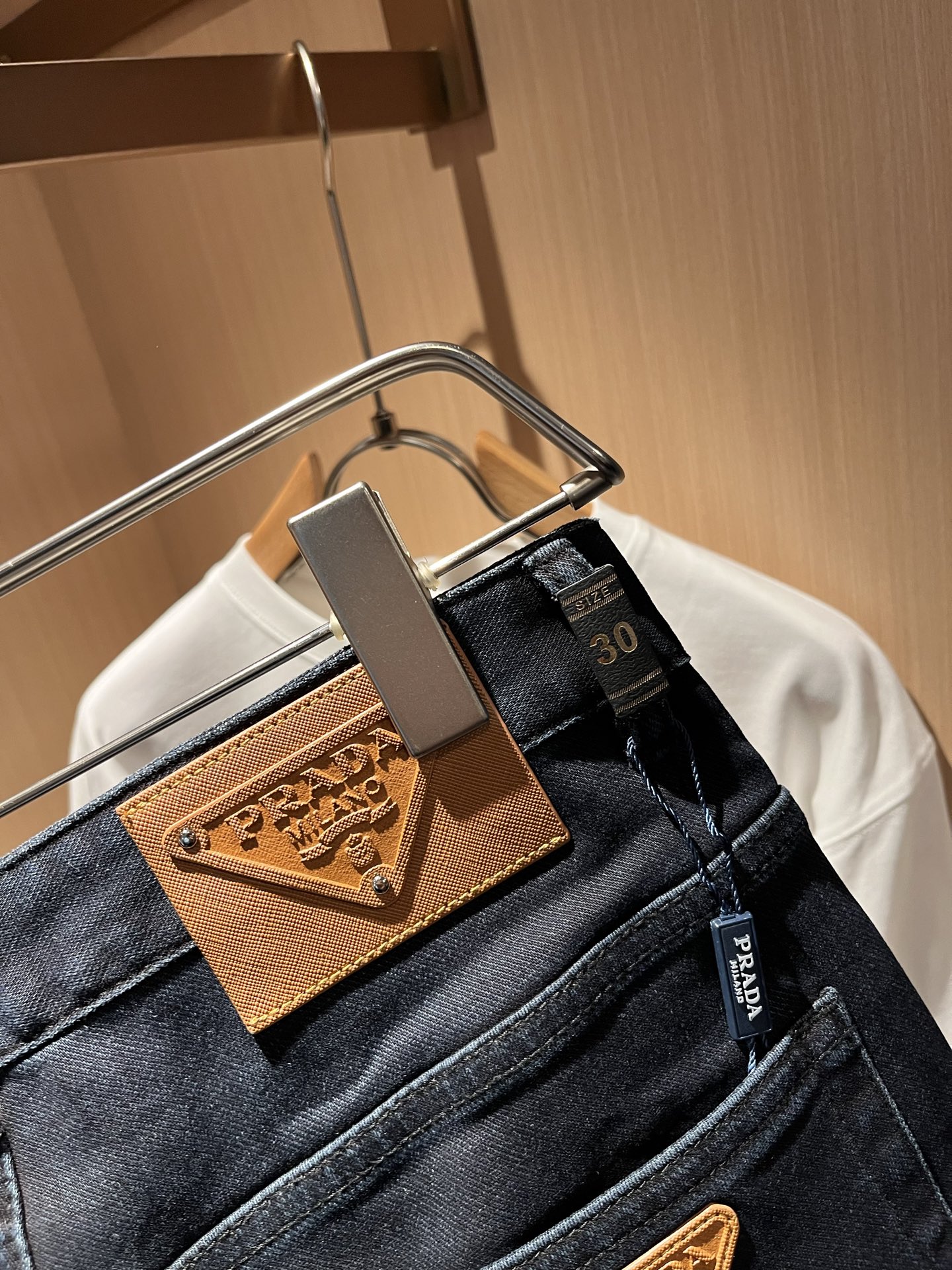 PRA*DA 普拉达 2025秋冬新品发售！牛仔高级百搭实用主义不哗众取宠！港澳台地区限定款！！立体裁剪