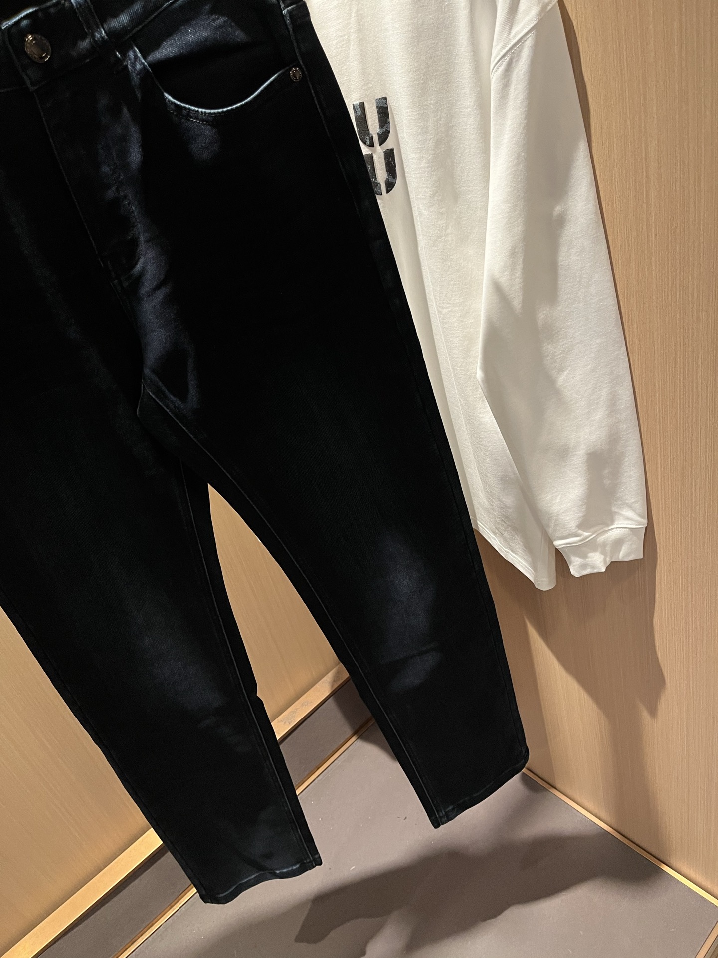 PRA*DA 普拉达 2025秋冬新品发售！牛仔高级百搭实用主义不哗众取宠！港澳台地区限定款！！立体裁剪