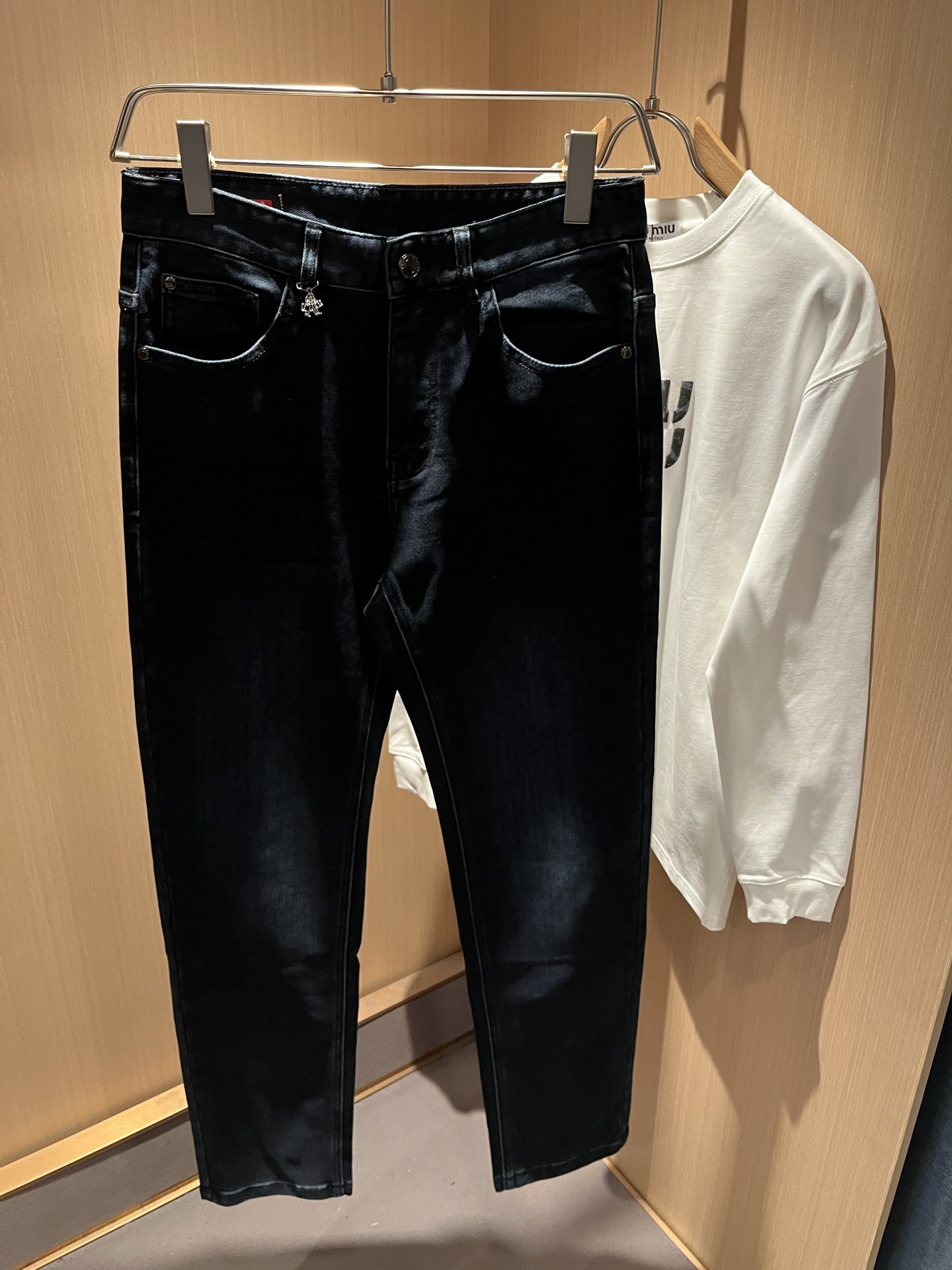 PRA*DA 普拉达 2025秋冬新品发售！牛仔高级百搭实用主义不哗众取宠！港澳台地区限定款！！立体裁剪