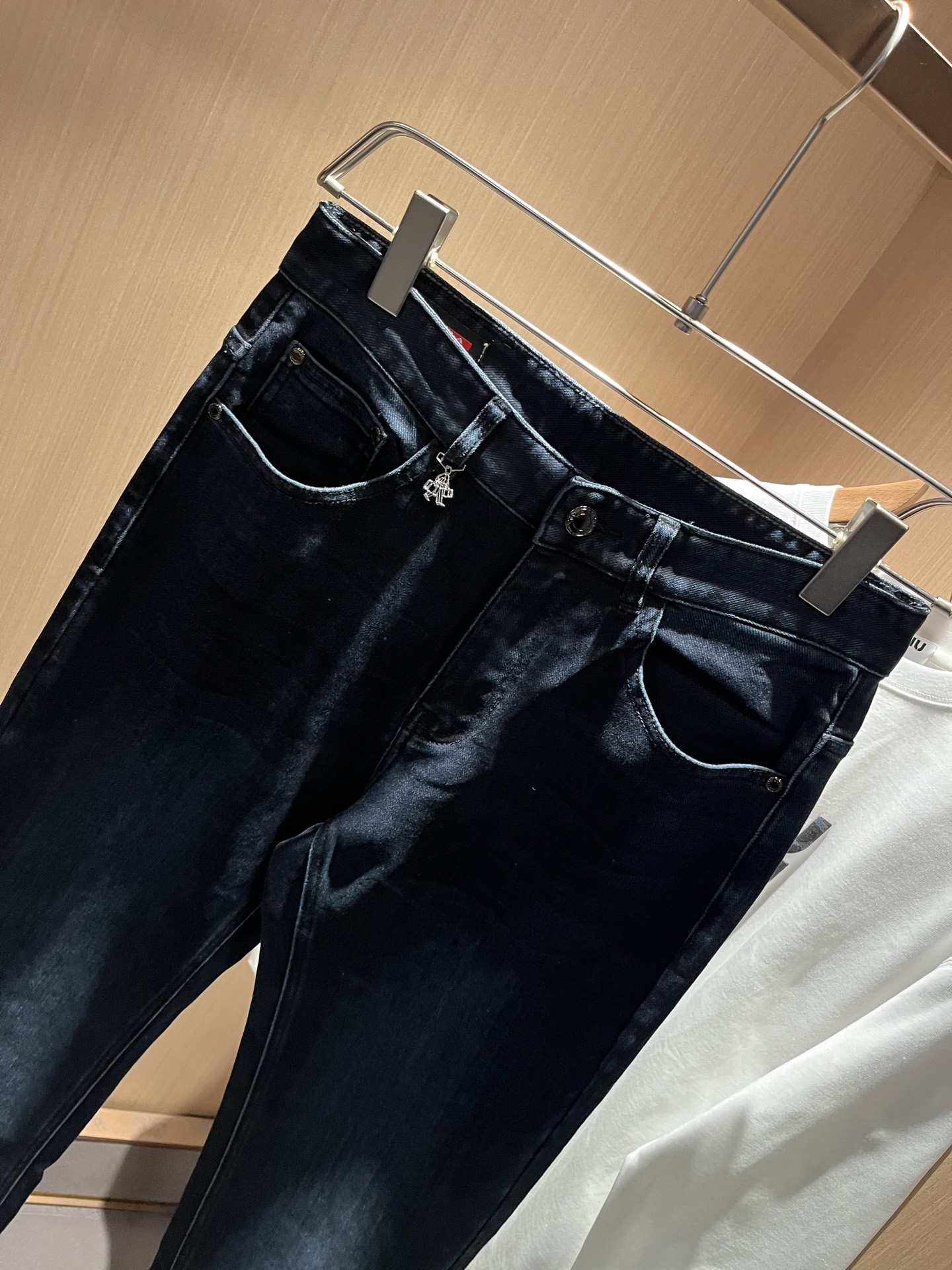 PRA*DA 普拉达 2025秋冬新品发售！牛仔高级百搭实用主义不哗众取宠！港澳台地区限定款！！立体裁剪