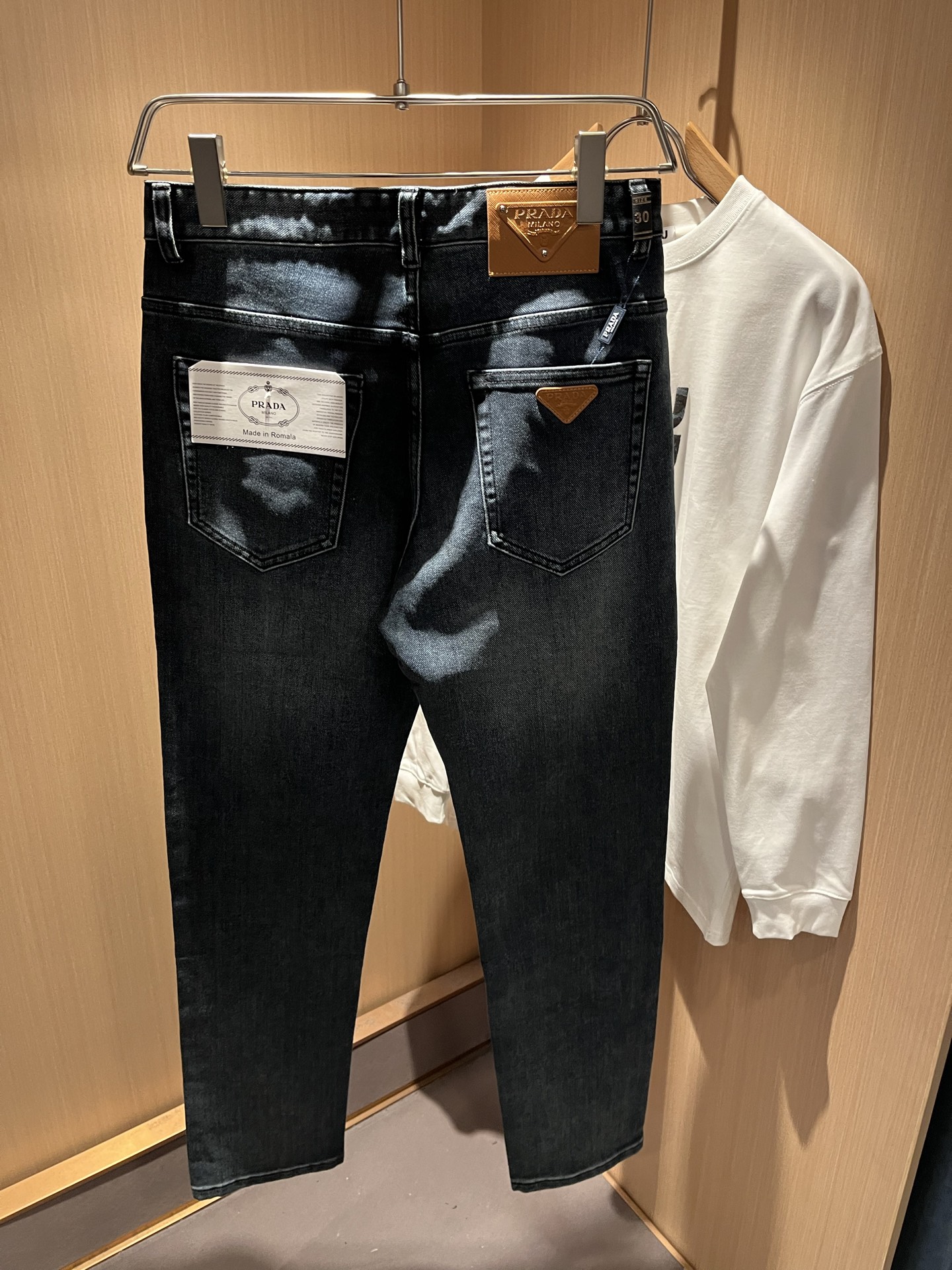 PRA*DA 普拉达 2025秋冬新品发售！牛仔高级百搭实用主义不哗众取宠！港澳台地区限定款！！立体裁剪