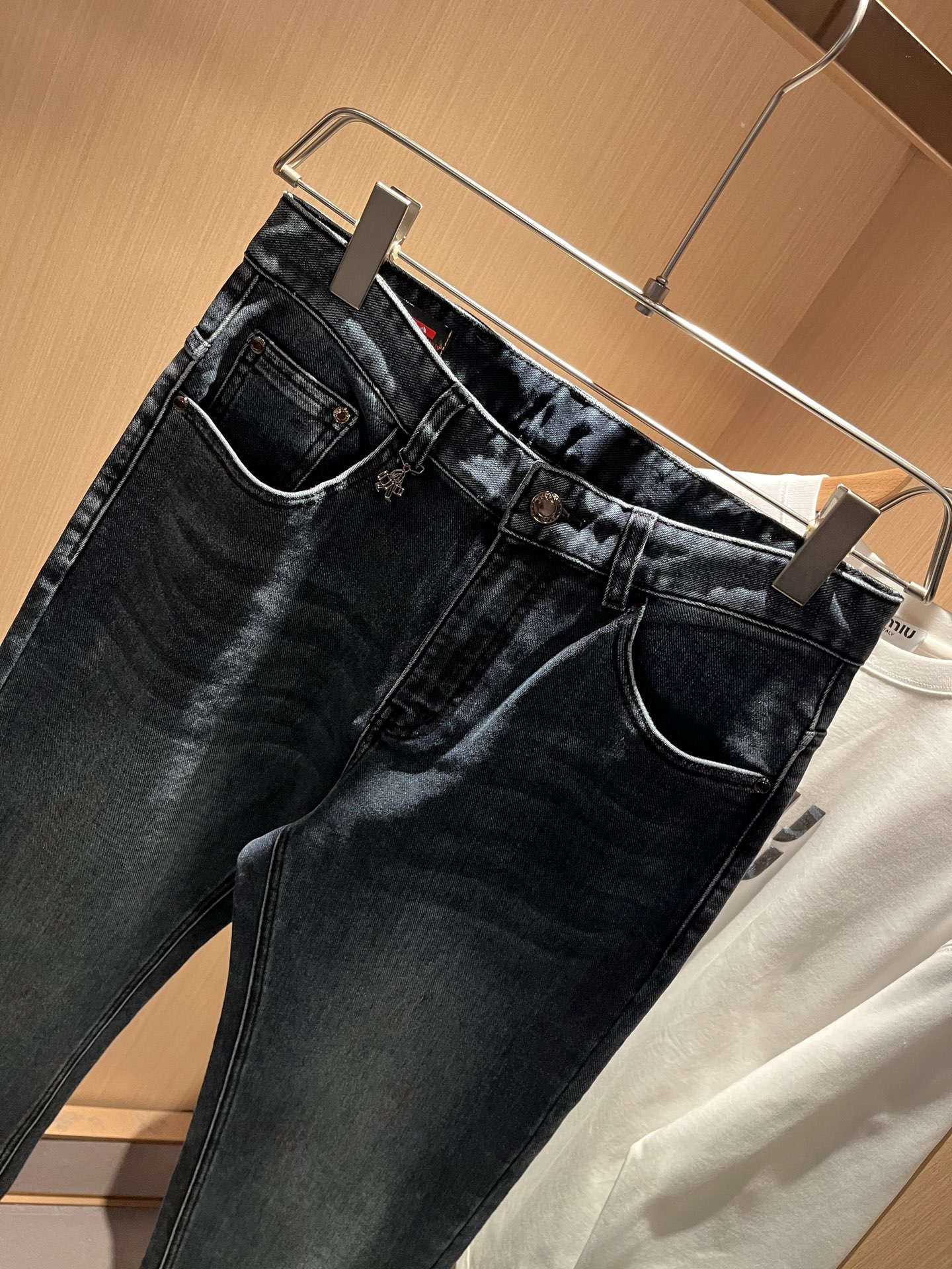 PRA*DA 普拉达 2025秋冬新品发售！牛仔高级百搭实用主义不哗众取宠！港澳台地区限定款！！立体裁剪