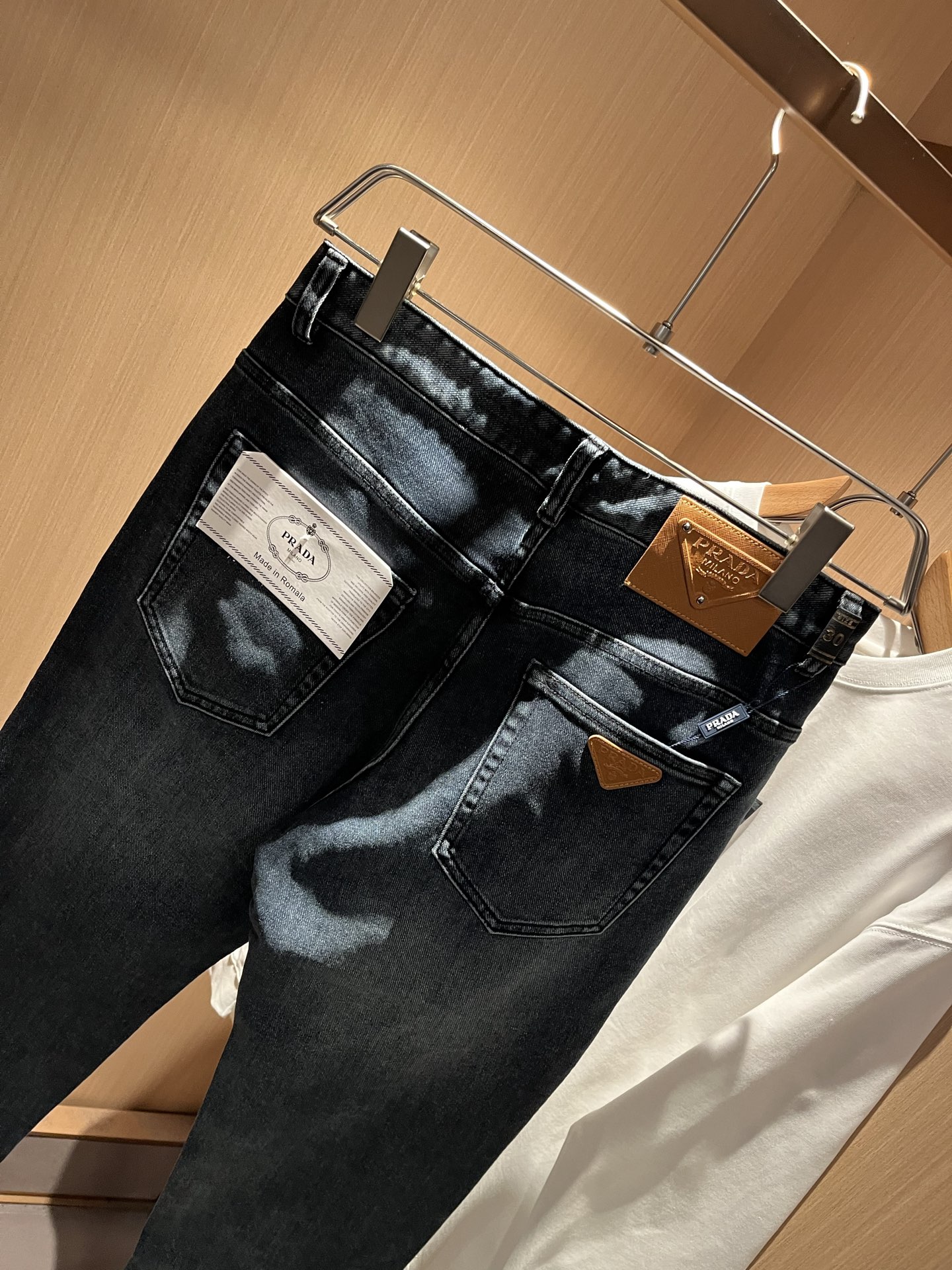 PRA*DA 普拉达 2025秋冬新品发售！牛仔高级百搭实用主义不哗众取宠！港澳台地区限定款！！立体裁剪