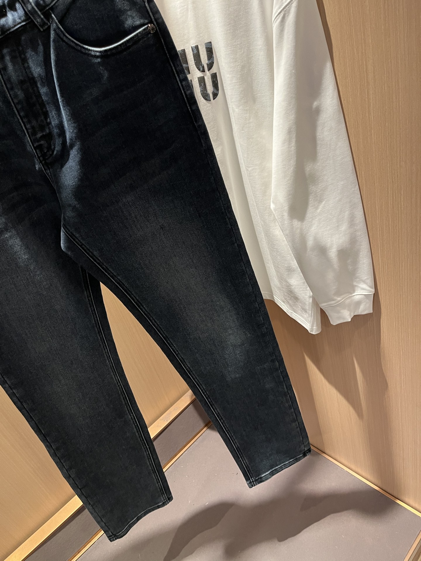 PRA*DA 普拉达 2025秋冬新品发售！牛仔高级百搭实用主义不哗众取宠！港澳台地区限定款！！立体裁剪