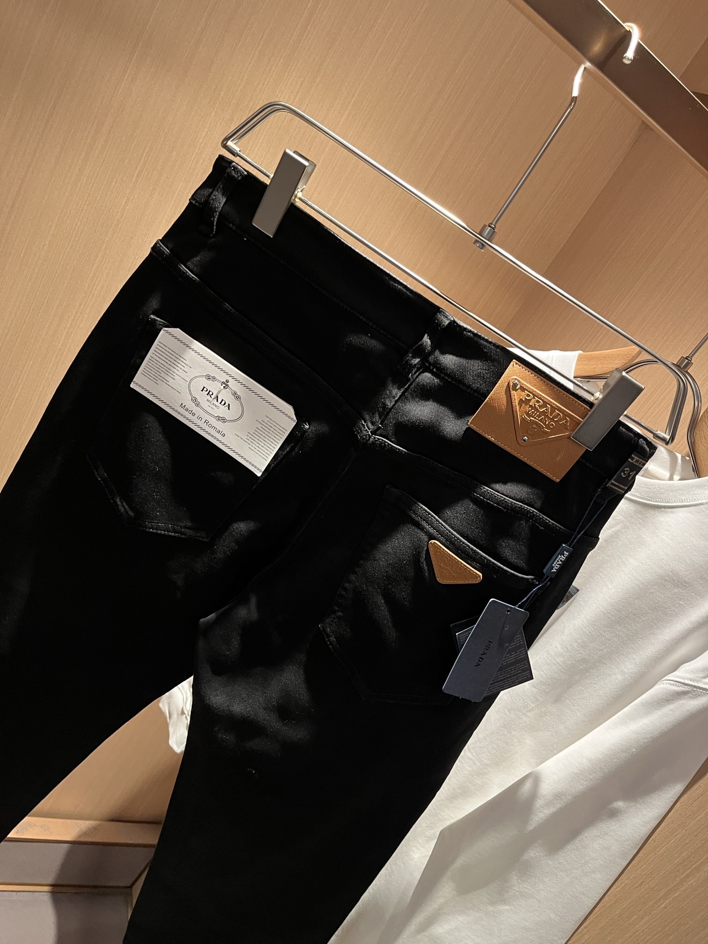 PRA*DA 普拉达 2025秋冬新品发售！牛仔高级百搭实用主义不哗众取宠！港澳台地区限定款！！立体裁剪