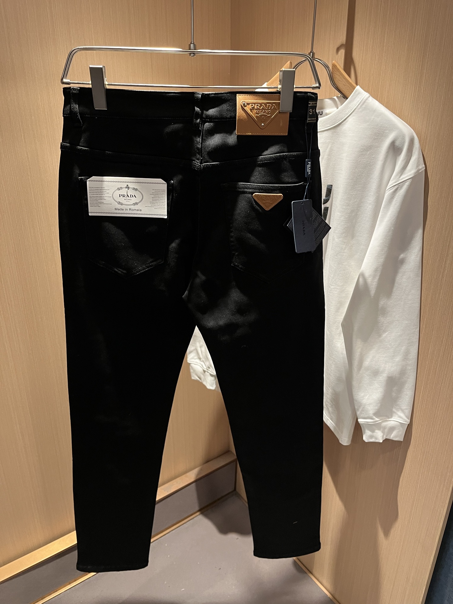 PRA*DA 普拉达 2025秋冬新品发售！牛仔高级百搭实用主义不哗众取宠！港澳台地区限定款！！立体裁剪