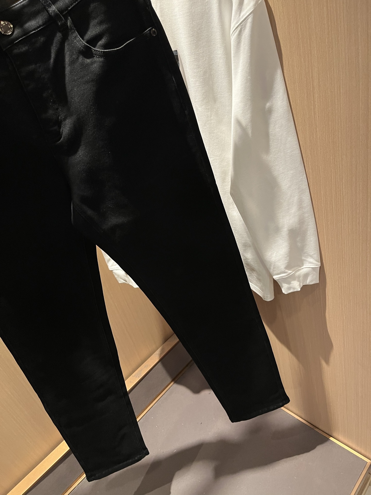 PRA*DA 普拉达 2025秋冬新品发售！牛仔高级百搭实用主义不哗众取宠！港澳台地区限定款！！立体裁剪