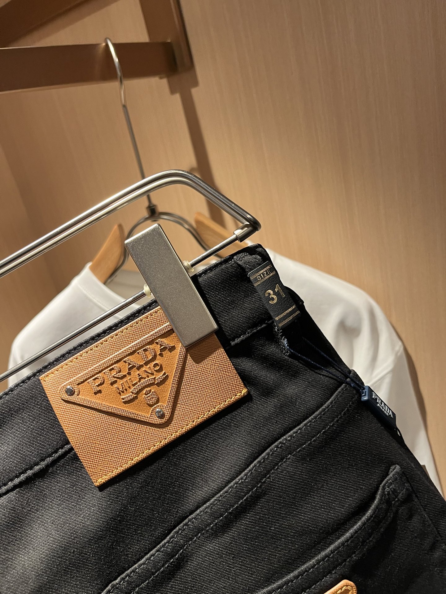 PRA*DA 普拉达 2025秋冬新品发售！牛仔高级百搭实用主义不哗众取宠！港澳台地区限定款！！立体裁剪