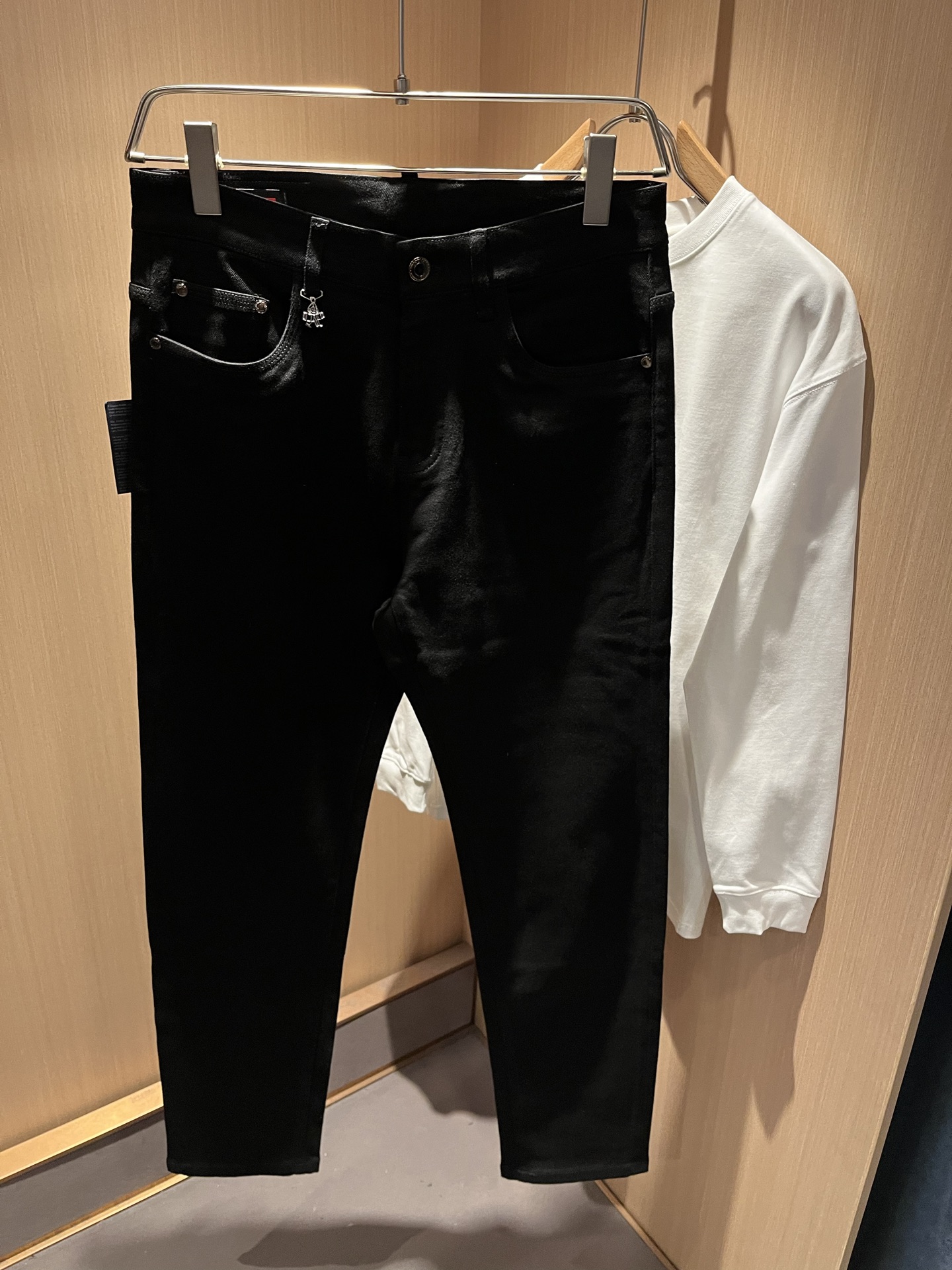 PRA*DA 普拉达 2025秋冬新品发售！牛仔高级百搭实用主义不哗众取宠！港澳台地区限定款！！立体裁剪