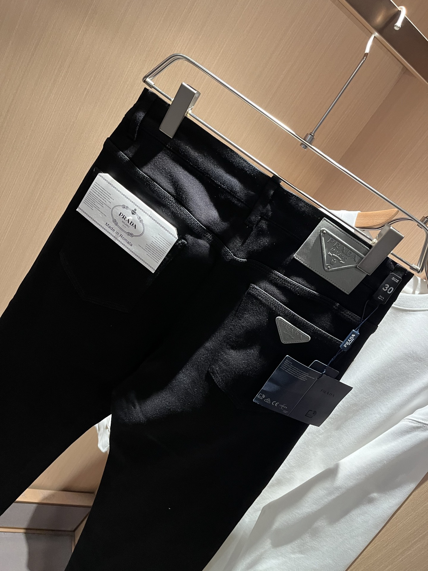 PRA*DA 普拉达 2025秋冬新品发售！牛仔高级百搭实用主义不哗众取宠！港澳台地区限定款！！立体裁剪