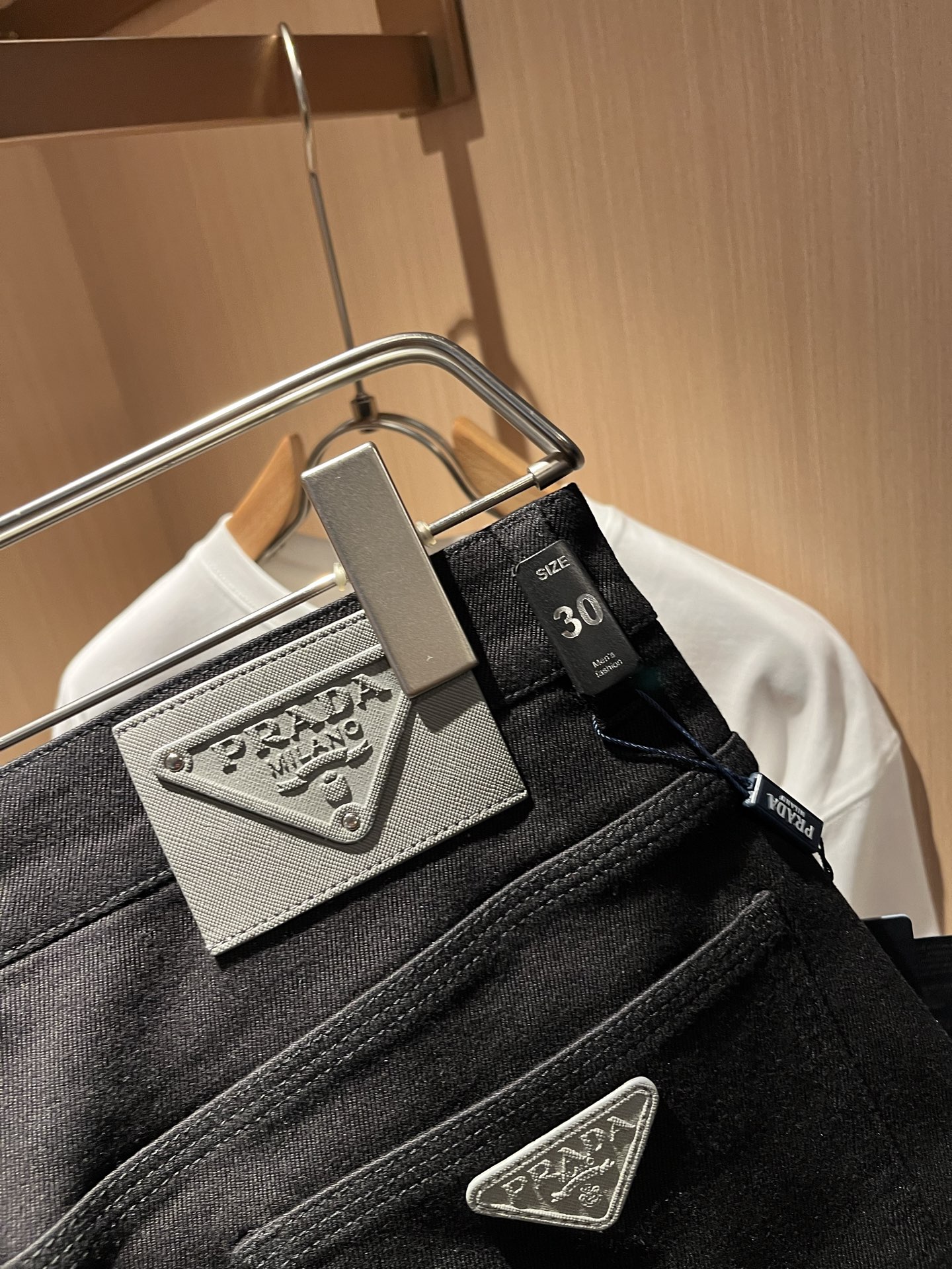 PRA*DA 普拉达 2025秋冬新品发售！牛仔高级百搭实用主义不哗众取宠！港澳台地区限定款！！立体裁剪