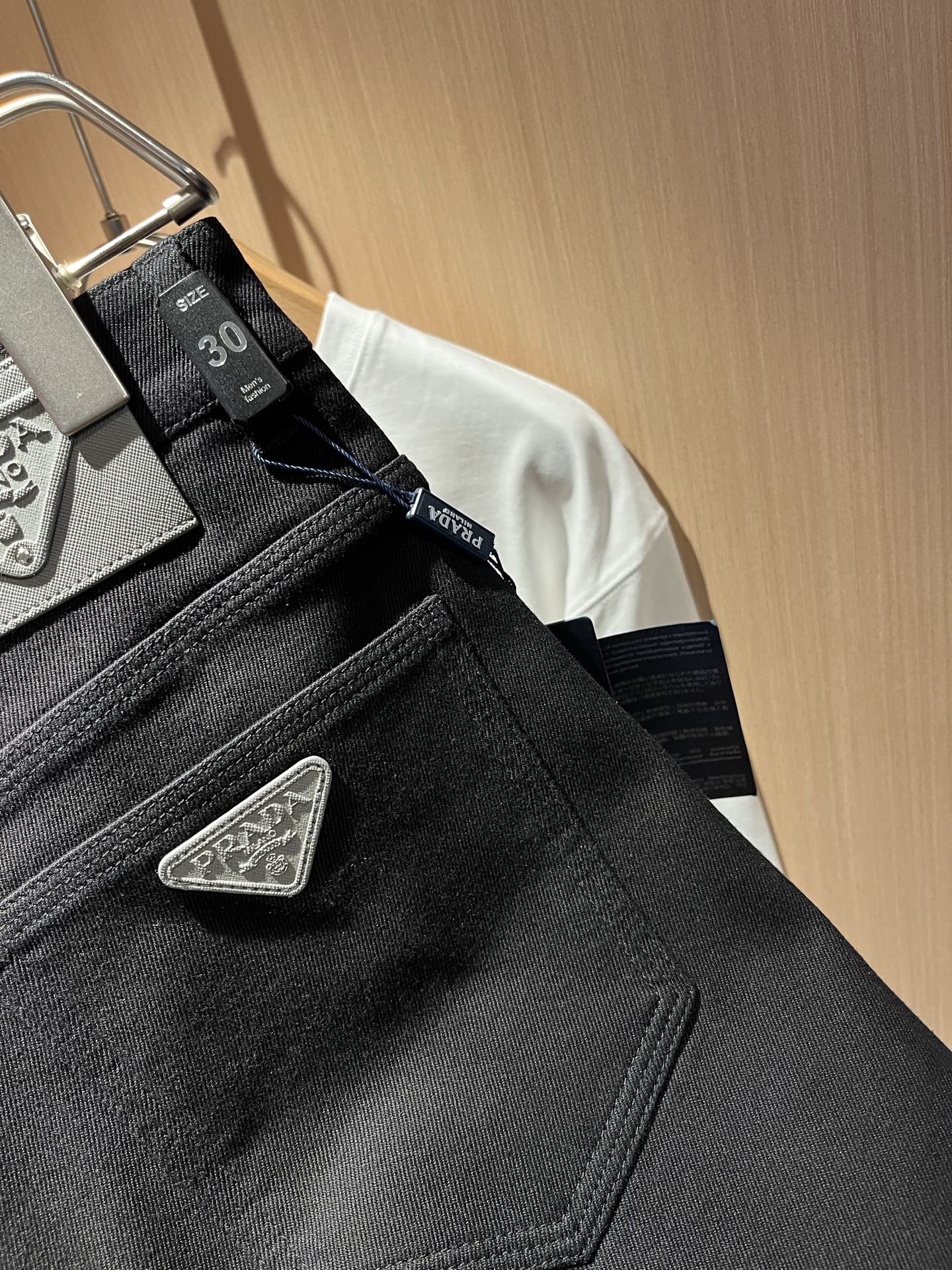 PRA*DA 普拉达 2025秋冬新品发售！牛仔高级百搭实用主义不哗众取宠！港澳台地区限定款！！立体裁剪