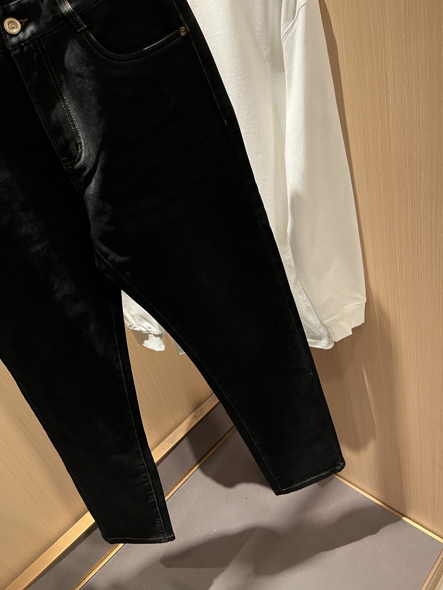 Arman阿*尼2025秋冬新款男士小直筒牛仔裤，贸易公司订单！官网同步 经典之作很好搭配衣服哦 怎么穿