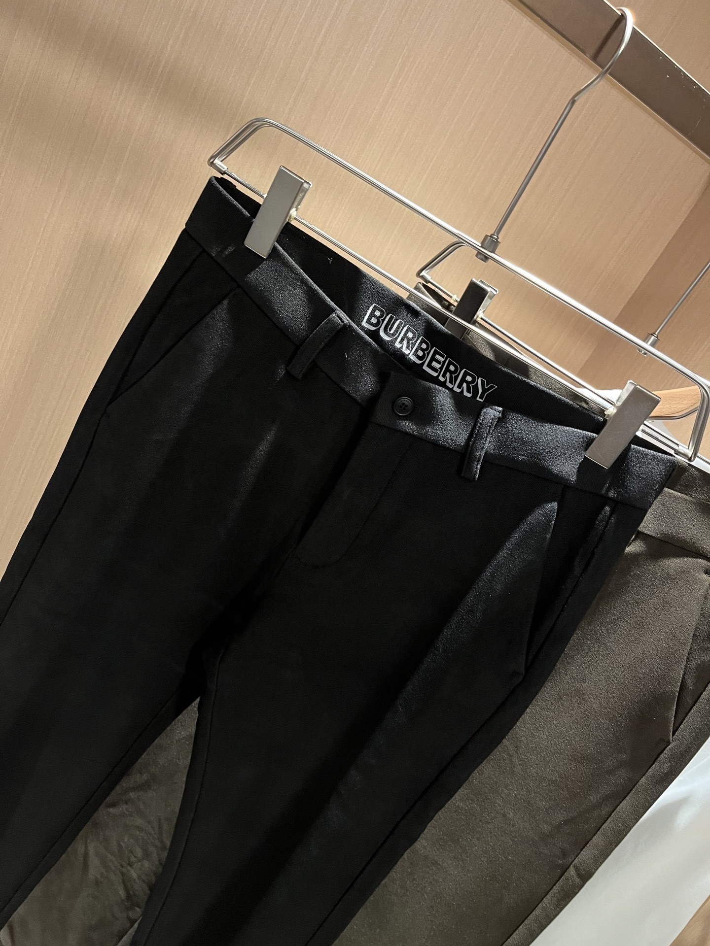 BURBER*Y巴*莉 2025秋冬男士休闲西裤，男士经典基础款小直筒裤 简洁纯色百搭款五金logo辅料