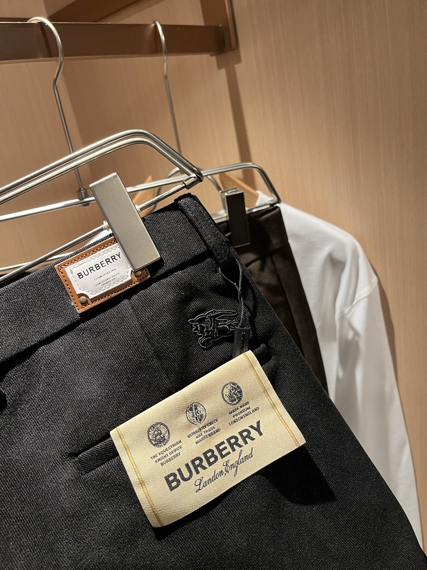 BURBER*Y巴*莉 2025秋冬男士休闲西裤，男士经典基础款小直筒裤 简洁纯色百搭款五金logo辅料