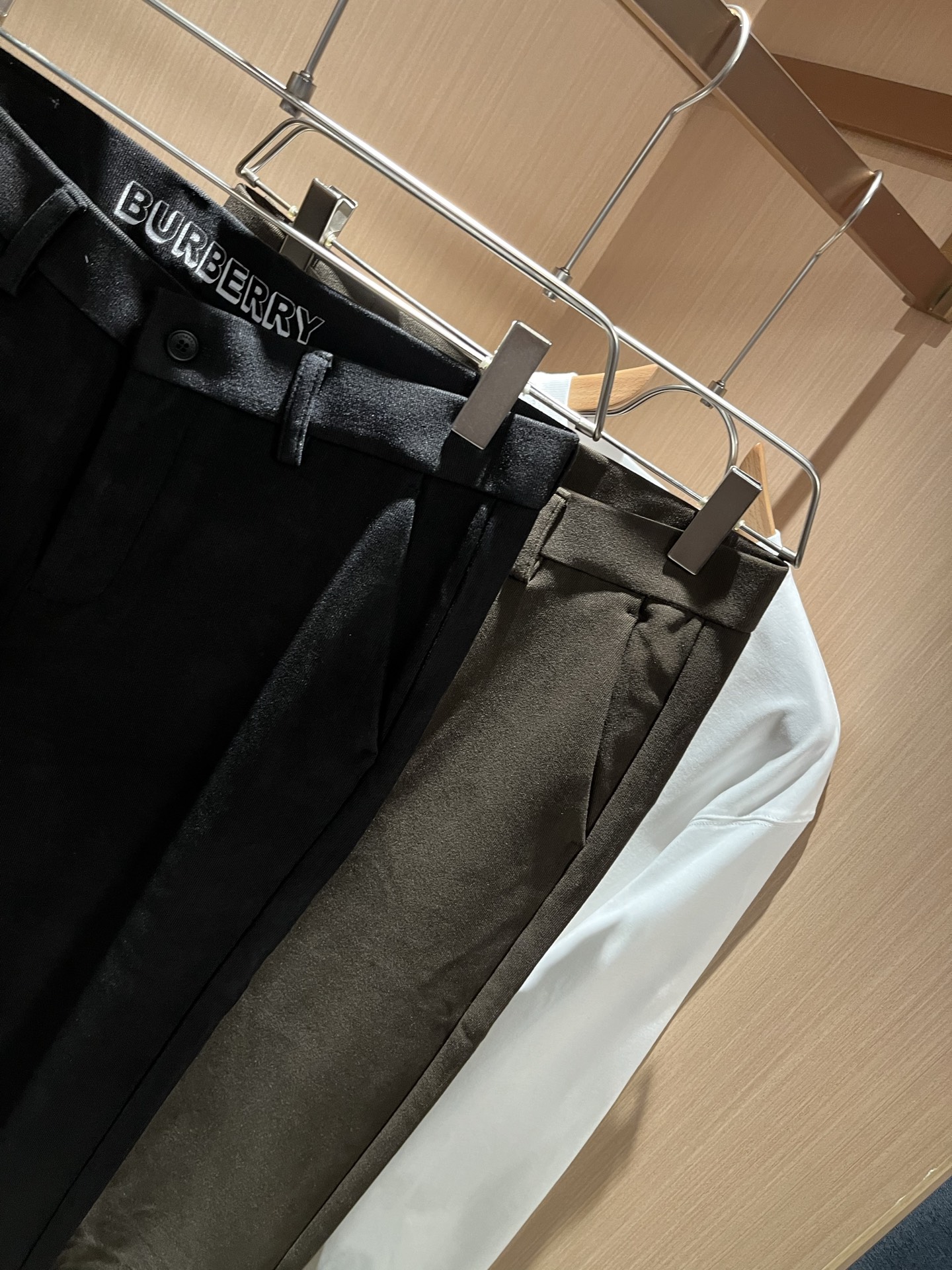 BURBER*Y巴*莉 2025秋冬男士休闲西裤，男士经典基础款小直筒裤 简洁纯色百搭款五金logo辅料