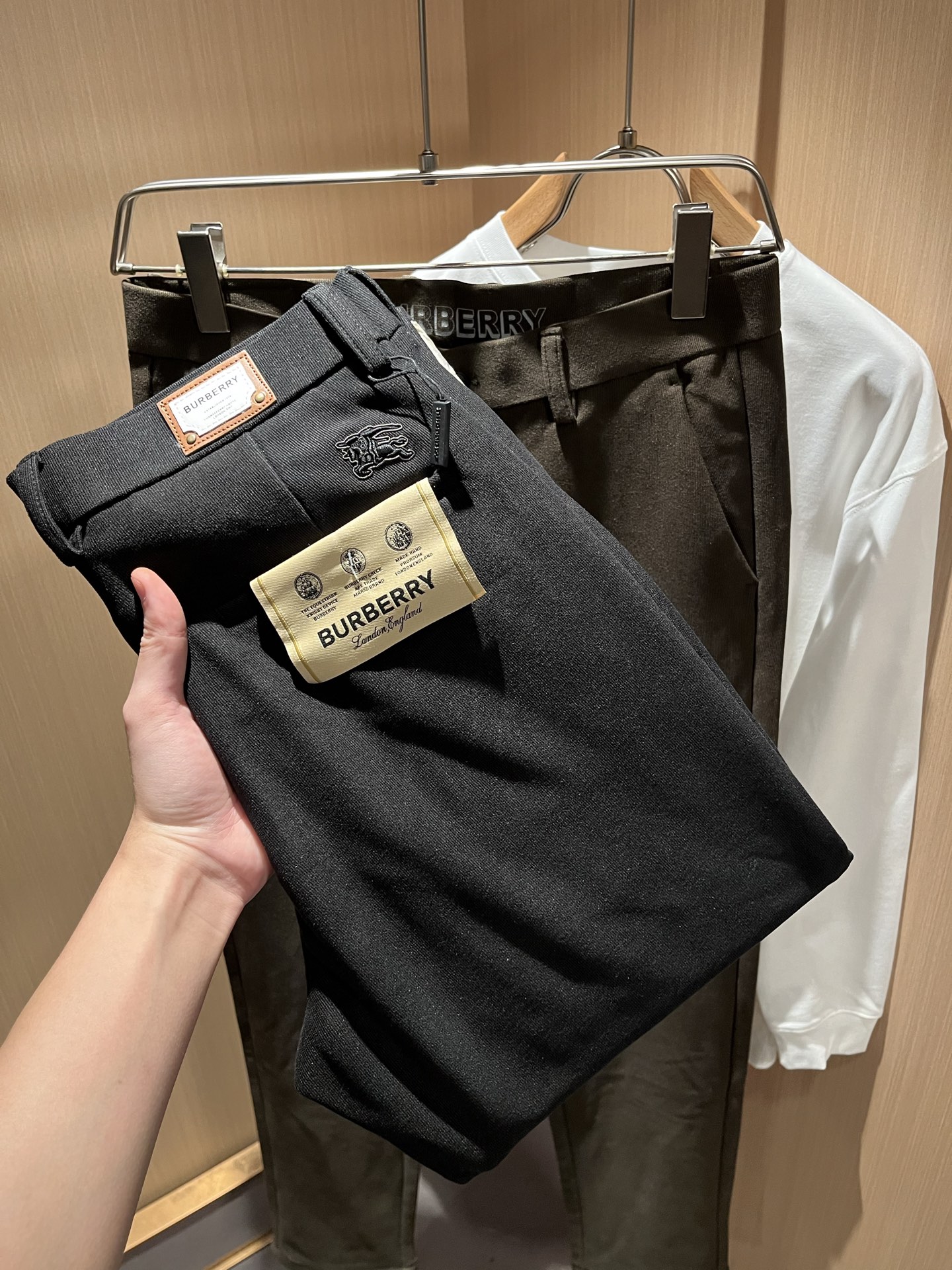 BURBER*Y巴*莉 2025秋冬男士休闲西裤，男士经典基础款小直筒裤 简洁纯色百搭款五金logo辅料