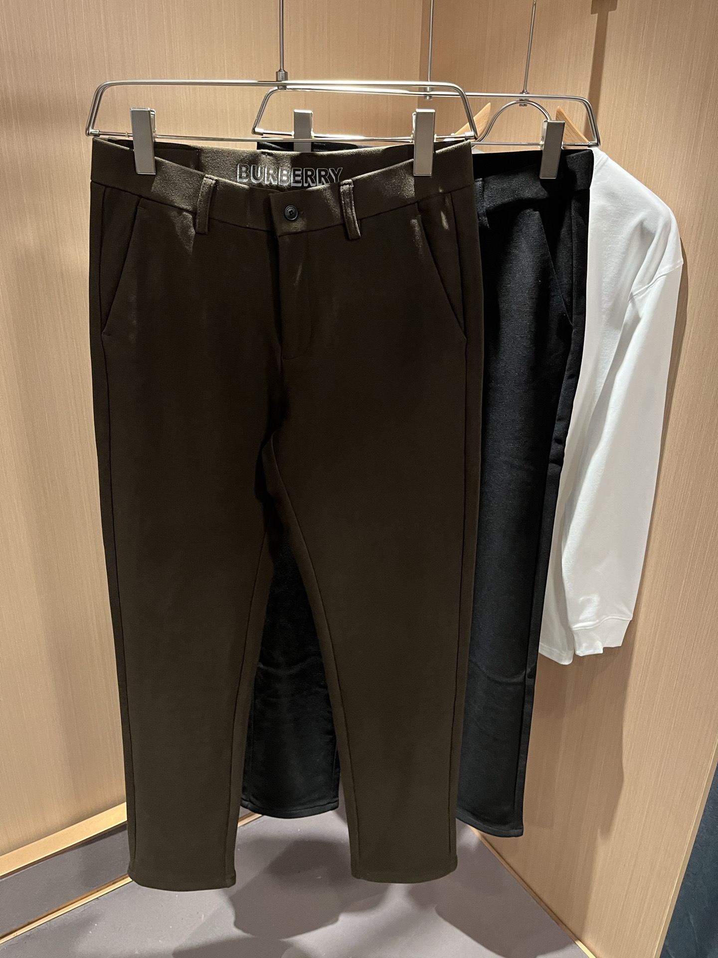 BURBER*Y巴*莉 2025秋冬男士休闲西裤，男士经典基础款小直筒裤 简洁纯色百搭款五金logo辅料