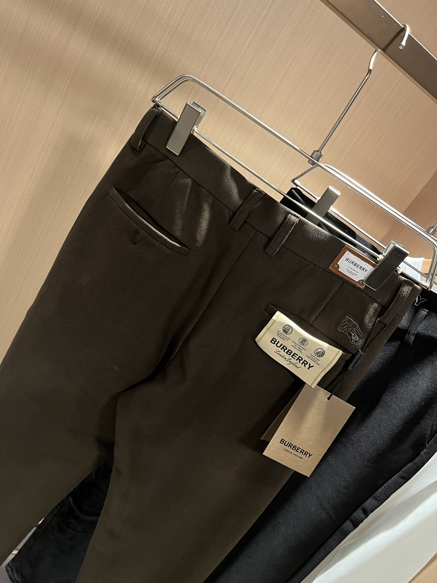 BURBER*Y巴*莉 2025秋冬男士休闲西裤，男士经典基础款小直筒裤 简洁纯色百搭款五金logo辅料