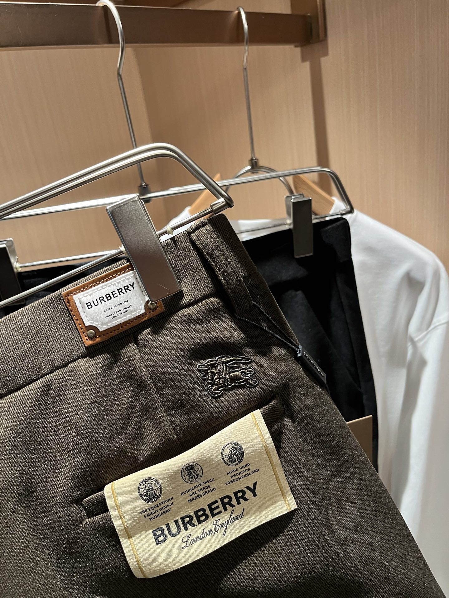 BURBER*Y巴*莉 2025秋冬男士休闲西裤，男士经典基础款小直筒裤 简洁纯色百搭款五金logo辅料