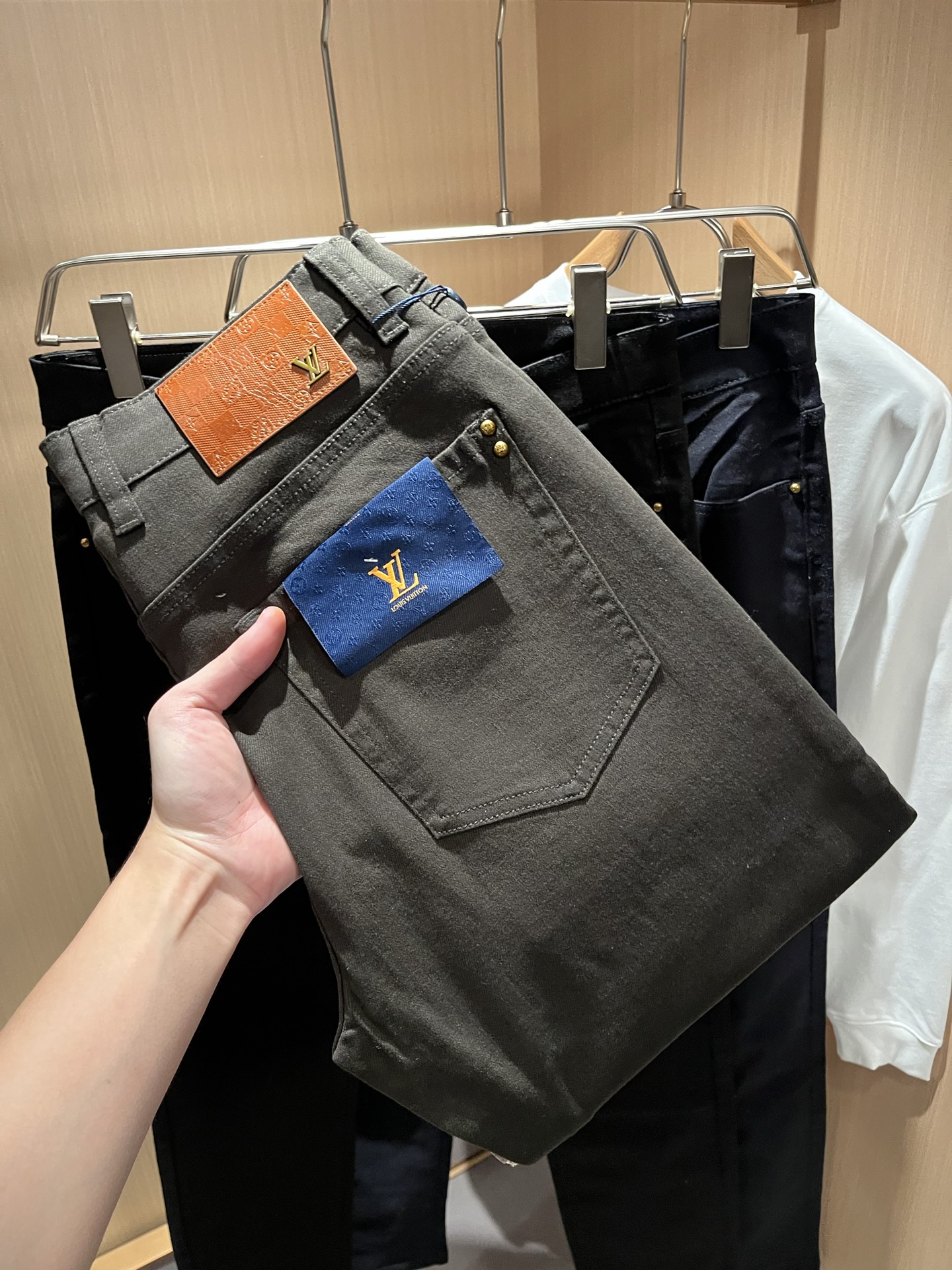 LouisVuitt*路易*登 2025秋冬新款男士休闲西裤，男士经典时尚百搭商务休闲西裤! 都市精英商