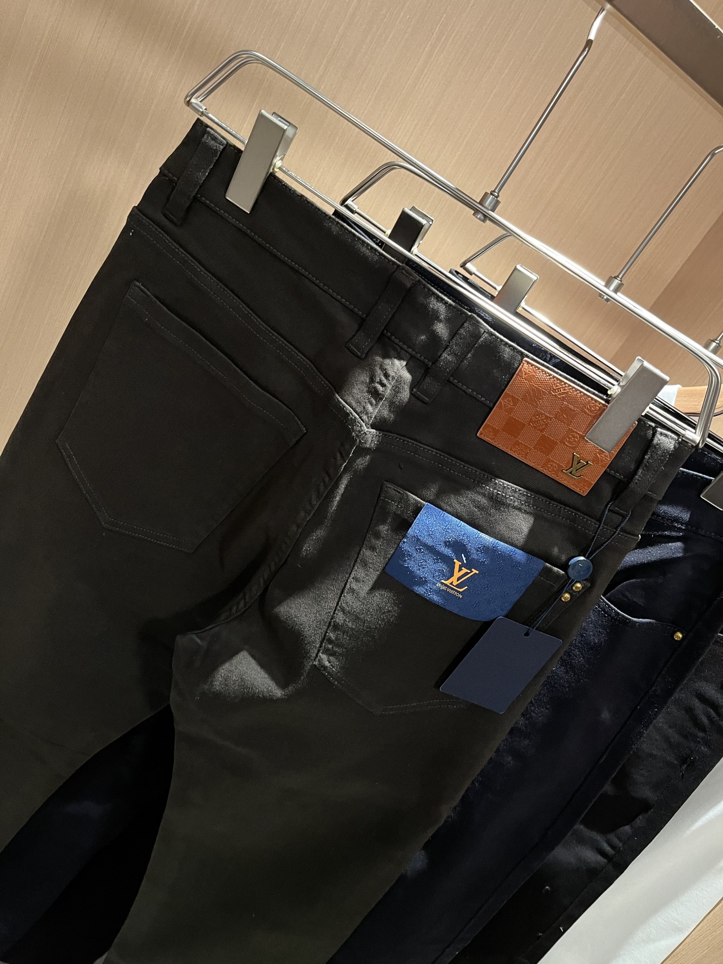 LouisVuitt*路易*登 2025秋冬新款男士休闲西裤，男士经典时尚百搭商务休闲西裤! 都市精英商